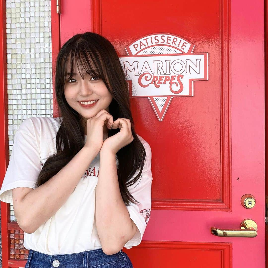 PINK-latte TV (ピンクラテTV) 公式さんのインスタグラム写真 - (PINK-latte TV (ピンクラテTV) 公式Instagram)「【ピンクラテTV × MARION CREPES🍓】  原宿生まれのマリオンクレープさんと コラボしちゃいました😳💗💗  原宿竹下通りにあるマリオンクレープさん、 写真撮ったらめちゃめちゃ可愛くない？！❤️ これは映えスポットだ…と思って写真撮ってたんだ〜🥰  YouTubeではクレープトッピング全部のせっていう 全員の夢なんじゃないか？！という 企画をやったよ😂🍓🎂 もう、、、幸せすぎるクレープでした、、、♥  そして… 3枚目に写真載せたクレープ【PINK-latte】の マシュマロ乗ってるの見える？😏 なんと今回！マリオンクレープ原宿竹下通り店限定で ピンクラテとのコラボクレープが発売してるの🎊💘 写真映えと美味しさ両方ぎゅっと詰まった 最強なクレープが出来上がったよ💭💓 みんな原宿に行った際はぜひ！ コラボクレープを買って映え写真撮ってみてね🍓♥ _____ #マリオンクレープ #marioncrepes #クレープ #原宿 #原宿グルメ #原宿スイーツ #原宿クレープ #ピンクラテtv #jc3 #ゆな #ユナ #YouTube」8月12日 17時06分 - pinklatte_tv