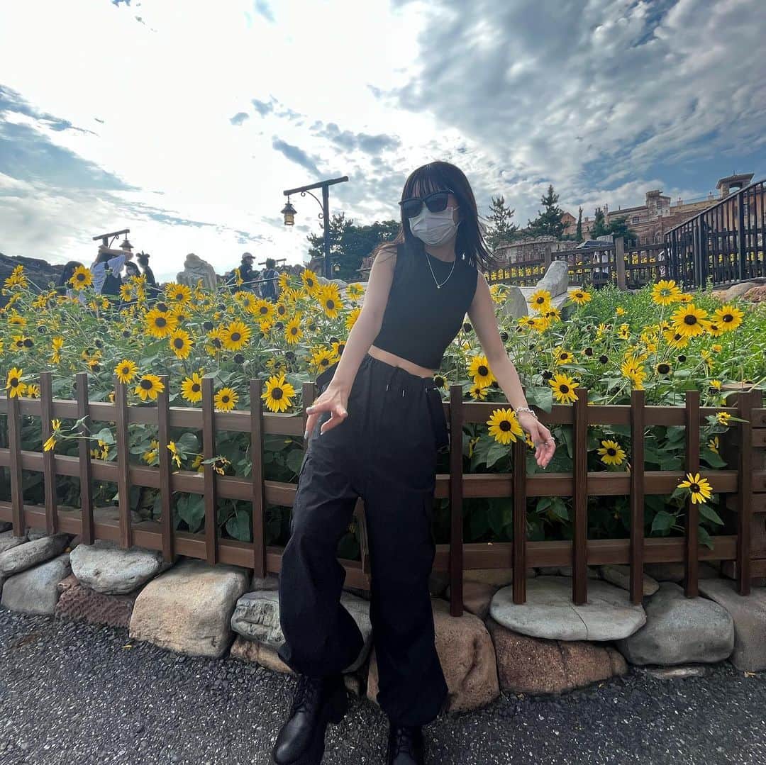 高梨優佳さんのインスタグラム写真 - (高梨優佳Instagram)「ひまわり いっぱい咲いてた かすみ草と同じくらい好きな花 ❁⃘*.ﾟ  てかこの @ZARA のトップス ほんとーーーに大好き」8月12日 17時26分 - yukaaa0721xx