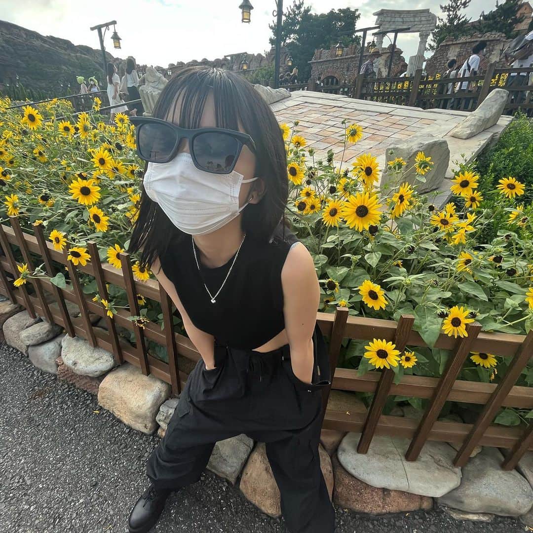 高梨優佳さんのインスタグラム写真 - (高梨優佳Instagram)「ひまわり いっぱい咲いてた かすみ草と同じくらい好きな花 ❁⃘*.ﾟ  てかこの @ZARA のトップス ほんとーーーに大好き」8月12日 17時26分 - yukaaa0721xx
