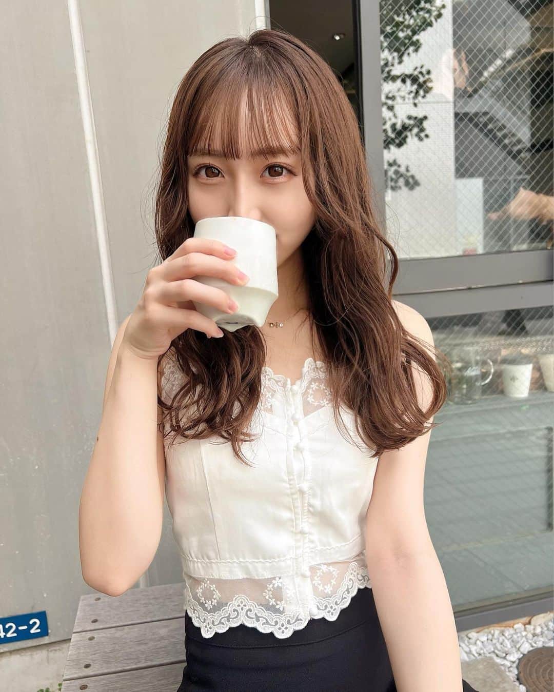 星野麻里愛さんのインスタグラム写真 - (星野麻里愛Instagram)「こないだままとコーヒー飲みに いった❤️☕️  夏こーで🤍このトップス可愛くてお気に入り♡ @tone_fashion   デザインも可愛いのに安くて、生地もしっかりしてるの〜❤︎  下のクーポンコードを入れると このサイトで10%オフになるよ💟  →maria.pink10_tone  #tone #トーン #モノトーンファッション#キャミソール#白キャミソール#白ビスチェ#glitchcoffeenagoya#glitchcoffee」8月12日 17時59分 - maria.pink28
