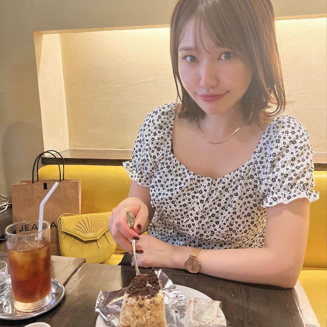 吉岡久美子さんのインスタグラム写真 - (吉岡久美子Instagram)「、 毎日甘いもん食べる🙋🏻‍♀️  ケーキは2日に1回は食べる(笑)  めっちゃ多いらしいこれ🤣  1日2回食べる時もある😂 、 、 、 #つぼみ大革命 #つぼみ #吉本 #よしもと #アイドル #idol #大阪 #東京 #神戸 #ライブ #instagood #いいね #フォローミー #カフェ #カフェ巡り #カフェ好きな人と繋がりたい #カフェスタグラム #カフェ巡り好きな人と繋がりたい #カフェラテ #カフェ部 #カフェ活 #カフェ女子 #ケーキ #スイーツ #原宿カフェ #原宿 #クリスティー」8月12日 18時03分 - kuunyaaan