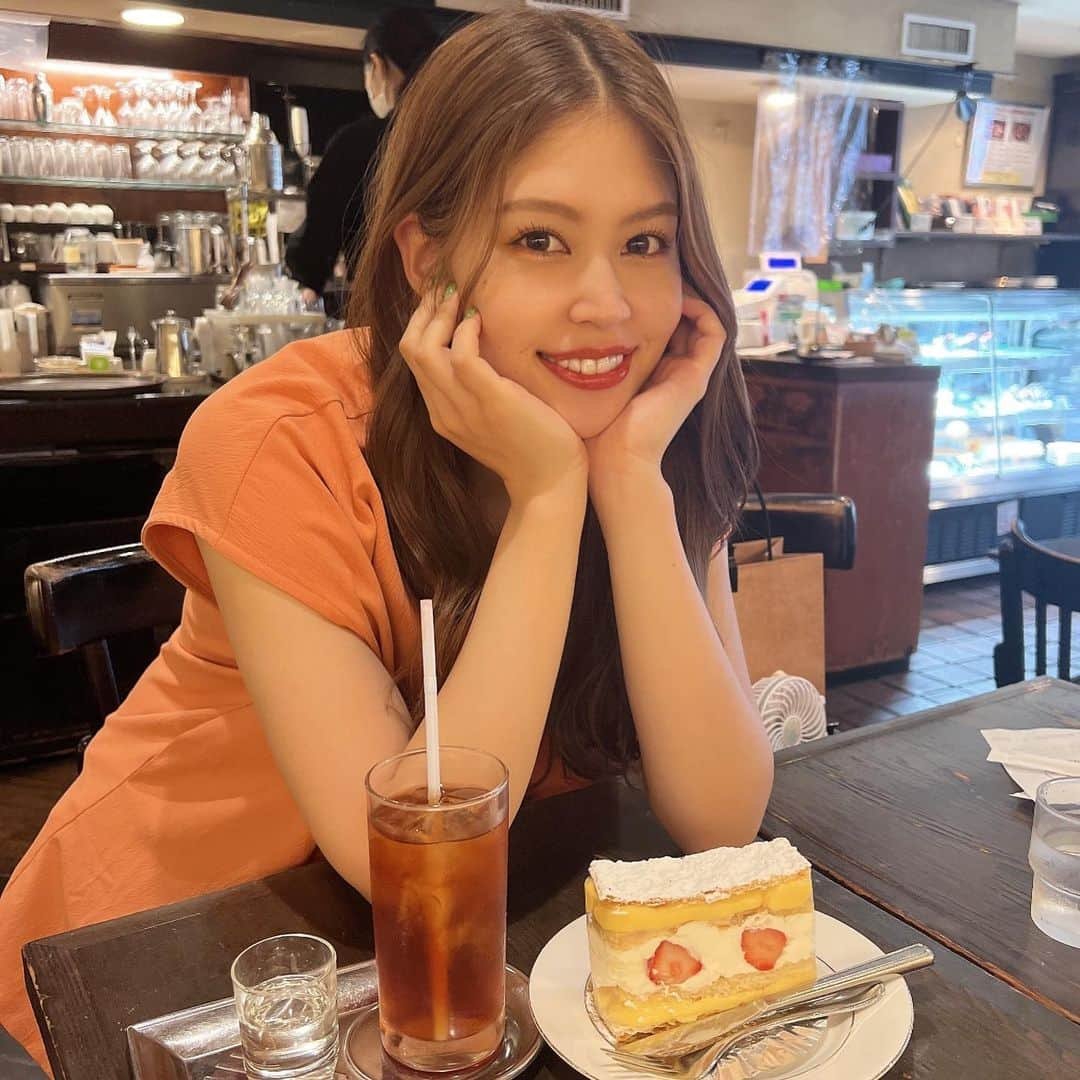 吉岡久美子さんのインスタグラム写真 - (吉岡久美子Instagram)「、 毎日甘いもん食べる🙋🏻‍♀️  ケーキは2日に1回は食べる(笑)  めっちゃ多いらしいこれ🤣  1日2回食べる時もある😂 、 、 、 #つぼみ大革命 #つぼみ #吉本 #よしもと #アイドル #idol #大阪 #東京 #神戸 #ライブ #instagood #いいね #フォローミー #カフェ #カフェ巡り #カフェ好きな人と繋がりたい #カフェスタグラム #カフェ巡り好きな人と繋がりたい #カフェラテ #カフェ部 #カフェ活 #カフェ女子 #ケーキ #スイーツ #原宿カフェ #原宿 #クリスティー」8月12日 18時03分 - kuunyaaan