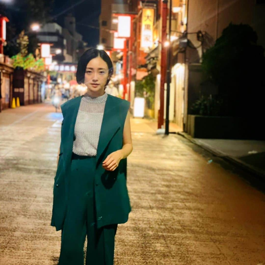 安達祐実さんのインスタグラム写真 - (安達祐実Instagram)「💚💚💚 夜のお散歩。」8月12日 19時52分 - _yumi_adachi