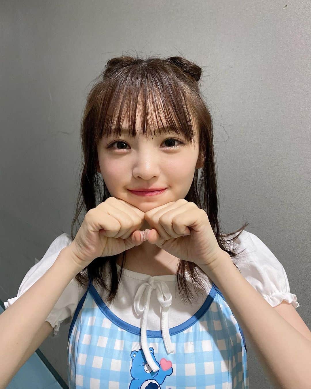 新澤菜央さんのインスタグラム写真 - (新澤菜央Instagram)「お世話して〜？？？？♡ ⠀ ⠀ ⠀  いつまで経っても童心を忘れたくないケアベアコーデです  クマ柄とパンダ寄りのクマヘアーでクマクマコーデにしてみた◎」8月12日 20時21分 - _shinshin_48