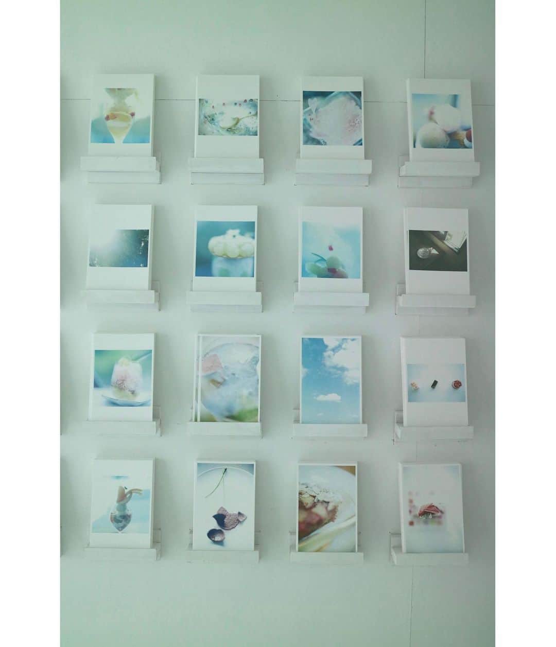 斎藤ちはるさんのインスタグラム写真 - (斎藤ちはるInstagram)「先日、心が潤う素敵な写真展にお邪魔してきました🤭📸 . 今城純さんが撮る儚くて優しくて美しい写真が大好きで…！🫧 お部屋の壁には沢山のポストカードが並んでいます😌 . . #わたし も #いつか #こんな風 に #美しい  #写真 を撮って #並べてみたい #写真展 #憧れ #chihashot . . #今城純 さん @junimajo  #斎藤ちはる#テレビ朝日アナウンサー#テレビ朝日#テレ朝#アナウンサー#写真#写真好き#フィルムカメラ#カメラ#ミラーレス#ミラーレス一眼#スイーツ#フルーツ#空#📸」8月12日 21時12分 - chiharu_saito_ex