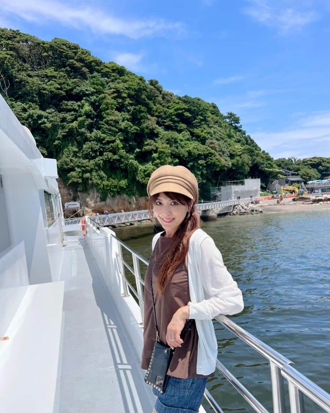 山田佳子さんのインスタグラム写真 - (山田佳子Instagram)「昨日、行ってみたかった猿島へ。 横須賀からわずか10分で行ける、東京湾に浮かぶ無人島😊💕 ⁡ #国史跡散策 #あちこち　 #森林あって #とっても #気持ちいい場所 #皆んなで #bbq #これは楽しい #無人島 #猿島 #コロナ禍の過ごし方  #夏休み🌻」8月12日 21時46分 - yoshiko117