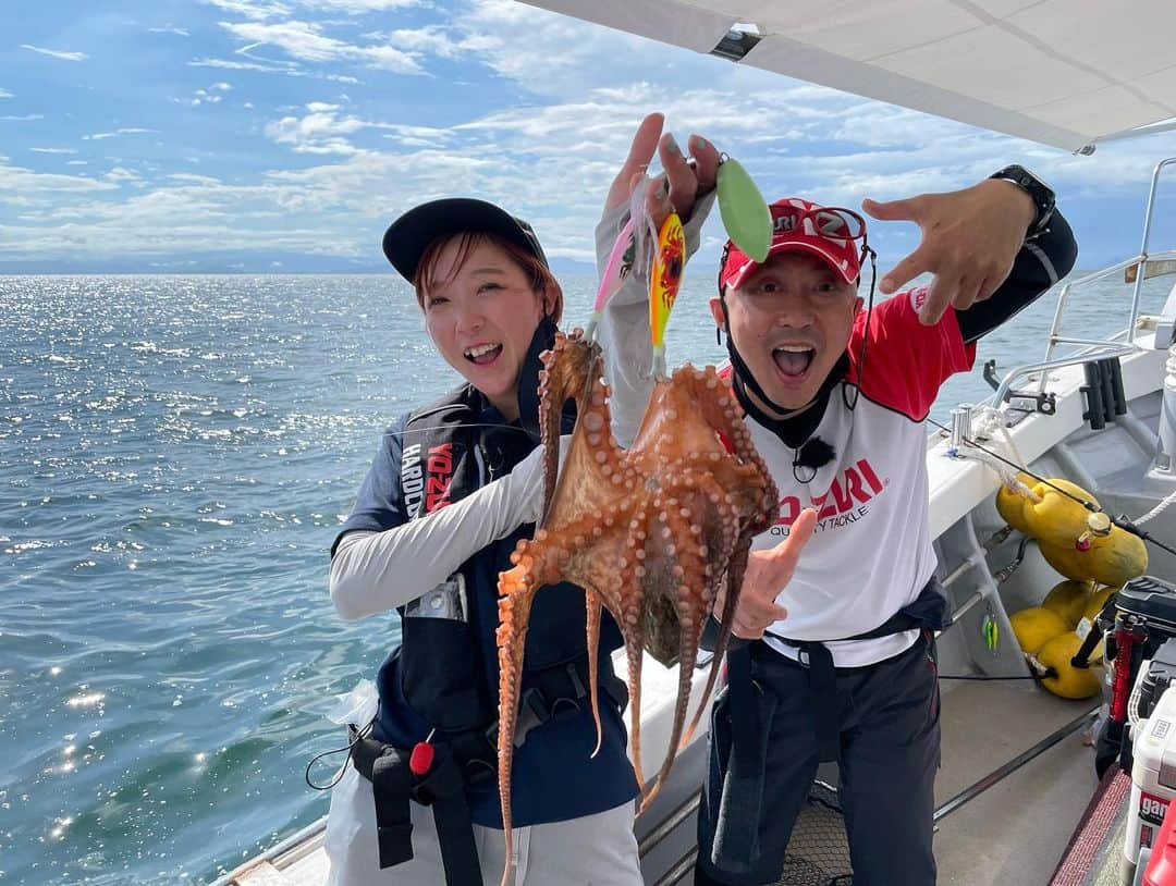 あさいあみさんのインスタグラム写真 - (あさいあみInstagram)「YouTube あみちゃんのもっと釣りたい🎣 今回は人気上昇中 真夏のタコ釣り🐙  今回のポイントはかんなり潮が早くて いつもやってるタコ釣りとまた違うくて 楽しかったどぉ〜❣️❣️  いいサイズのタコちゃんがお出迎えしてくれました🐙❤️  なんと言っても今回はタコ釣りのエキスパート石橋さんと🐙 タコやん開発のタコ松さんがいる豪華ムービー🐙  あみ釣りだから聞ける必殺技や開発秘話など盛り沢山🐙  これを見てタコ釣りの釣果を皆様どんどん上げていってくださーい🐙 ⁡  #asian#Japanese#girl#instagood#ig_japan#ガチ釣りガール#釣りガール#釣り好き#ガチ釣り#アングラードル#duel#hardcore#yozuri#チームduel #あみちゃんのもっと釣りたい#あみ釣り#あさいあみ #fishing #fishinggirls#shimano# #zeque #釣り#낚시여자#갂시좋아#YouTube#長崎県#天草#タコ釣り」8月12日 23時46分 - asai_ami