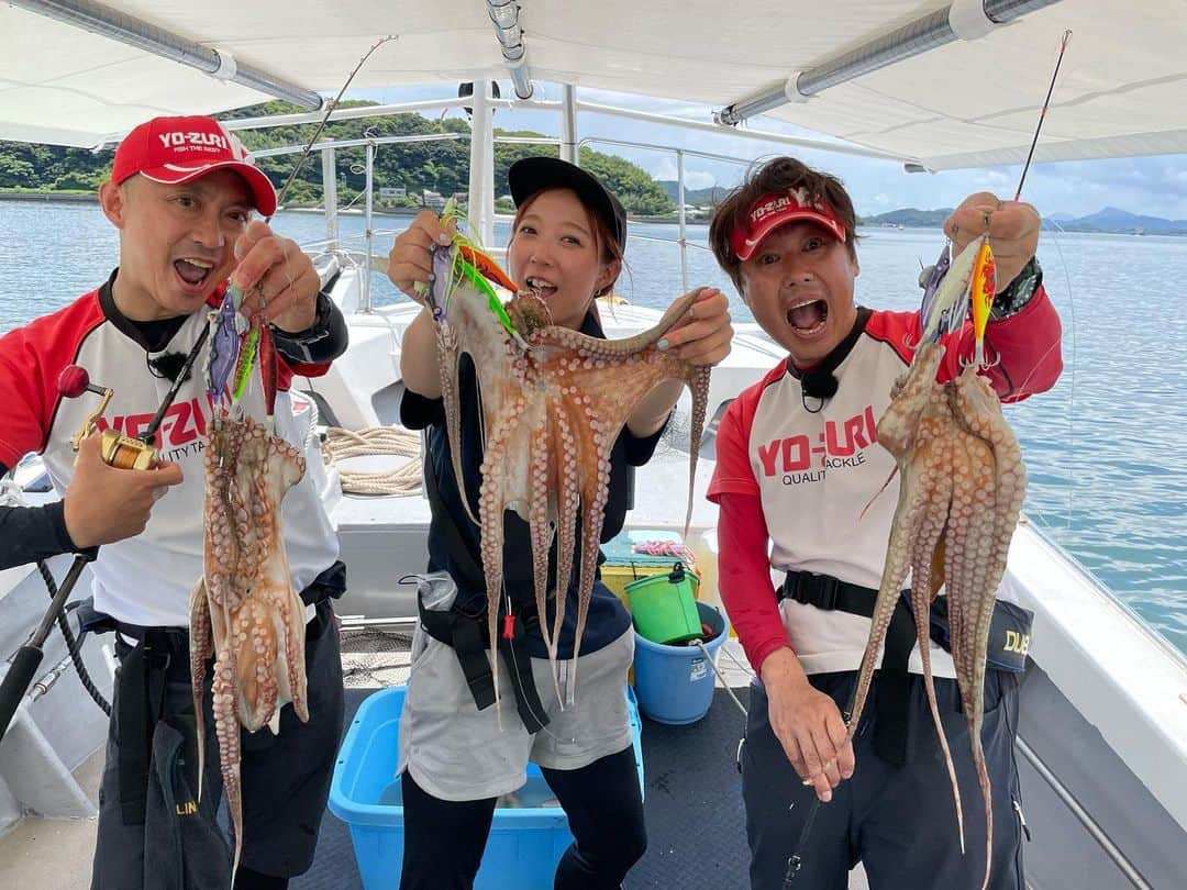 あさいあみさんのインスタグラム写真 - (あさいあみInstagram)「YouTube あみちゃんのもっと釣りたい🎣 今回は人気上昇中 真夏のタコ釣り🐙  今回のポイントはかんなり潮が早くて いつもやってるタコ釣りとまた違うくて 楽しかったどぉ〜❣️❣️  いいサイズのタコちゃんがお出迎えしてくれました🐙❤️  なんと言っても今回はタコ釣りのエキスパート石橋さんと🐙 タコやん開発のタコ松さんがいる豪華ムービー🐙  あみ釣りだから聞ける必殺技や開発秘話など盛り沢山🐙  これを見てタコ釣りの釣果を皆様どんどん上げていってくださーい🐙 ⁡  #asian#Japanese#girl#instagood#ig_japan#ガチ釣りガール#釣りガール#釣り好き#ガチ釣り#アングラードル#duel#hardcore#yozuri#チームduel #あみちゃんのもっと釣りたい#あみ釣り#あさいあみ #fishing #fishinggirls#shimano# #zeque #釣り#낚시여자#갂시좋아#YouTube#長崎県#天草#タコ釣り」8月12日 23時46分 - asai_ami