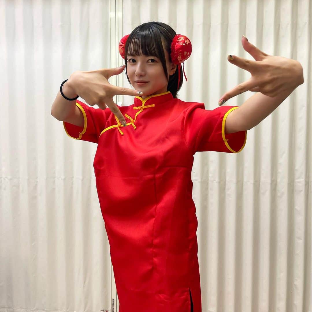 樺澤まどかさんのインスタグラム写真 - (樺澤まどかInstagram)「幸せ空間  樺澤まどかの夏祭り2022🍉  お越し頂いた方々 配信を観てくださった方々 ありがとうございました🥰🥰  ほんっとうに 楽しすぎて楽しすぎて幸せすぎて 今日が終わってほしくなさすぎて 一人で夜更かししてます🫠🫠  今日から幸せ余韻投稿続いちゃいそうです…  写真は今日の衣装 1ポーズ目は神楽風 2ポーズ目は甚兵衛  もう1ポーズ衣装あったので それもまたアップします👗  あーーとにかく幸せで感謝感謝です。  配信はまだ観られますので 興味ある方はぜひです！！！  #樺澤まどか #樺澤まどかの夏祭り」8月13日 4時15分 - kabasawa_madoka