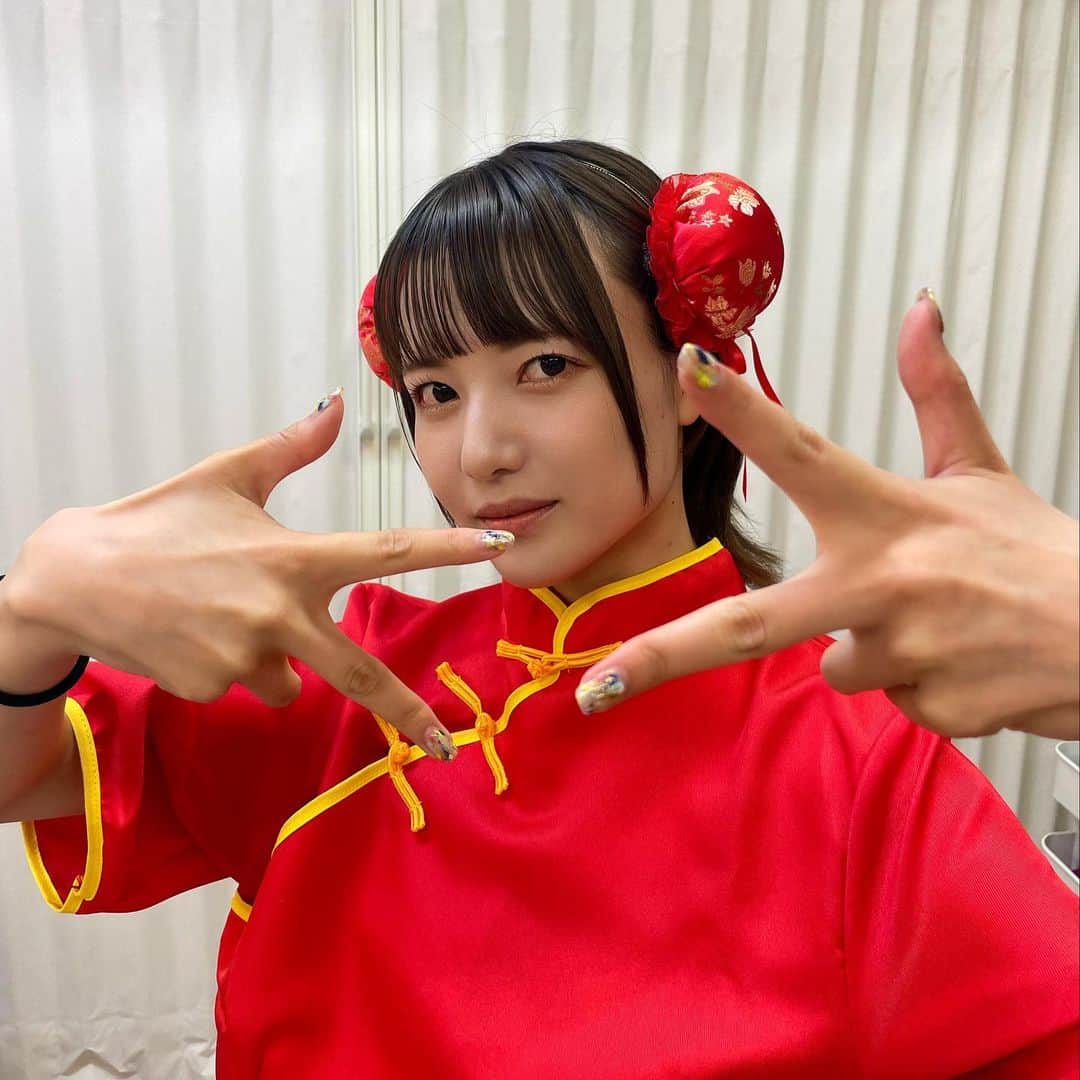 樺澤まどかさんのインスタグラム写真 - (樺澤まどかInstagram)「幸せ空間  樺澤まどかの夏祭り2022🍉  お越し頂いた方々 配信を観てくださった方々 ありがとうございました🥰🥰  ほんっとうに 楽しすぎて楽しすぎて幸せすぎて 今日が終わってほしくなさすぎて 一人で夜更かししてます🫠🫠  今日から幸せ余韻投稿続いちゃいそうです…  写真は今日の衣装 1ポーズ目は神楽風 2ポーズ目は甚兵衛  もう1ポーズ衣装あったので それもまたアップします👗  あーーとにかく幸せで感謝感謝です。  配信はまだ観られますので 興味ある方はぜひです！！！  #樺澤まどか #樺澤まどかの夏祭り」8月13日 4時15分 - kabasawa_madoka