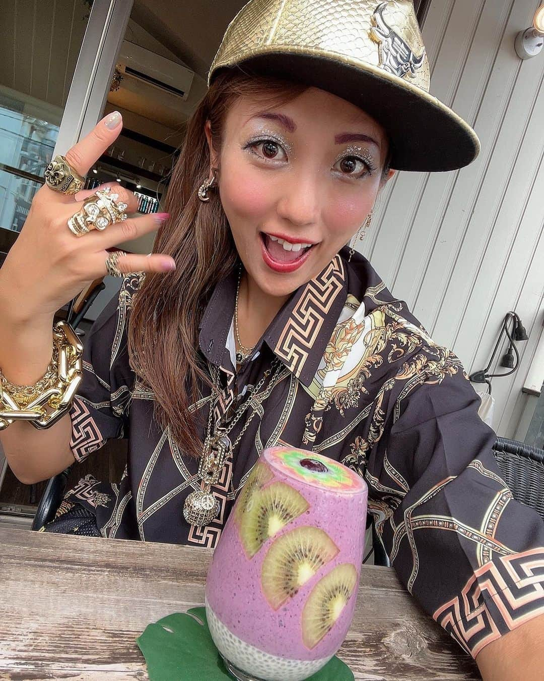 神谷麻美さんのインスタグラム写真 - (神谷麻美Instagram)「#resortlife 💖🌴💖🌈💖✨🌴💖✨  🌴🧡🌴🧡🌴🧡🌴」8月13日 9時05分 - asamice428