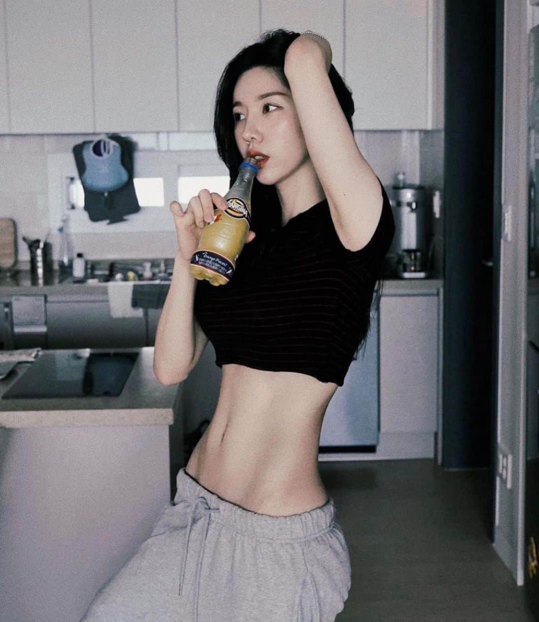 BodyON Koreaさんのインスタグラム写真 - (BodyON KoreaInstagram)「🔥생각과 삶이 멋진 #운동 피플들을 #바디온코리아 는 응원합니다! | | wow @vita_ddoddo 👍😎💕 | | 🍀자신 or 주변 지인 중에 짐패션 핫피플 계시면 DM 보내주세요📩 | | #필라테스 #셀피 #거울샷 #바디체크 #운동복 #bodycheck #fitnessgirl #girl #korean #selfie #오하운 #오운완 #헬스타그램 #웨이트 #홈트 #workout」8月13日 12時19分 - bodyonkorea