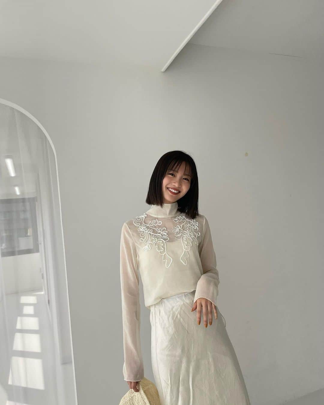 岡崎紗絵さんのインスタグラム写真 - (岡崎紗絵Instagram)「いつかの私服。🐻‍❄️ まっしろしろすけ  #夏の白可愛い #冬の白も可愛い #結果いつでも好き #🏷」8月13日 12時56分 - sae_okazaki