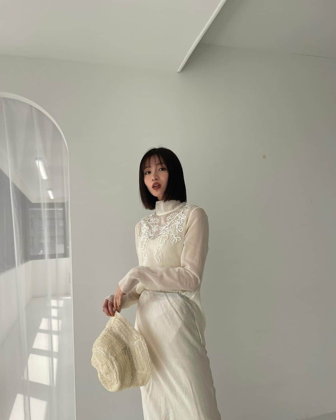 岡崎紗絵さんのインスタグラム写真 - (岡崎紗絵Instagram)「いつかの私服。🐻‍❄️ まっしろしろすけ  #夏の白可愛い #冬の白も可愛い #結果いつでも好き #🏷」8月13日 12時56分 - sae_okazaki