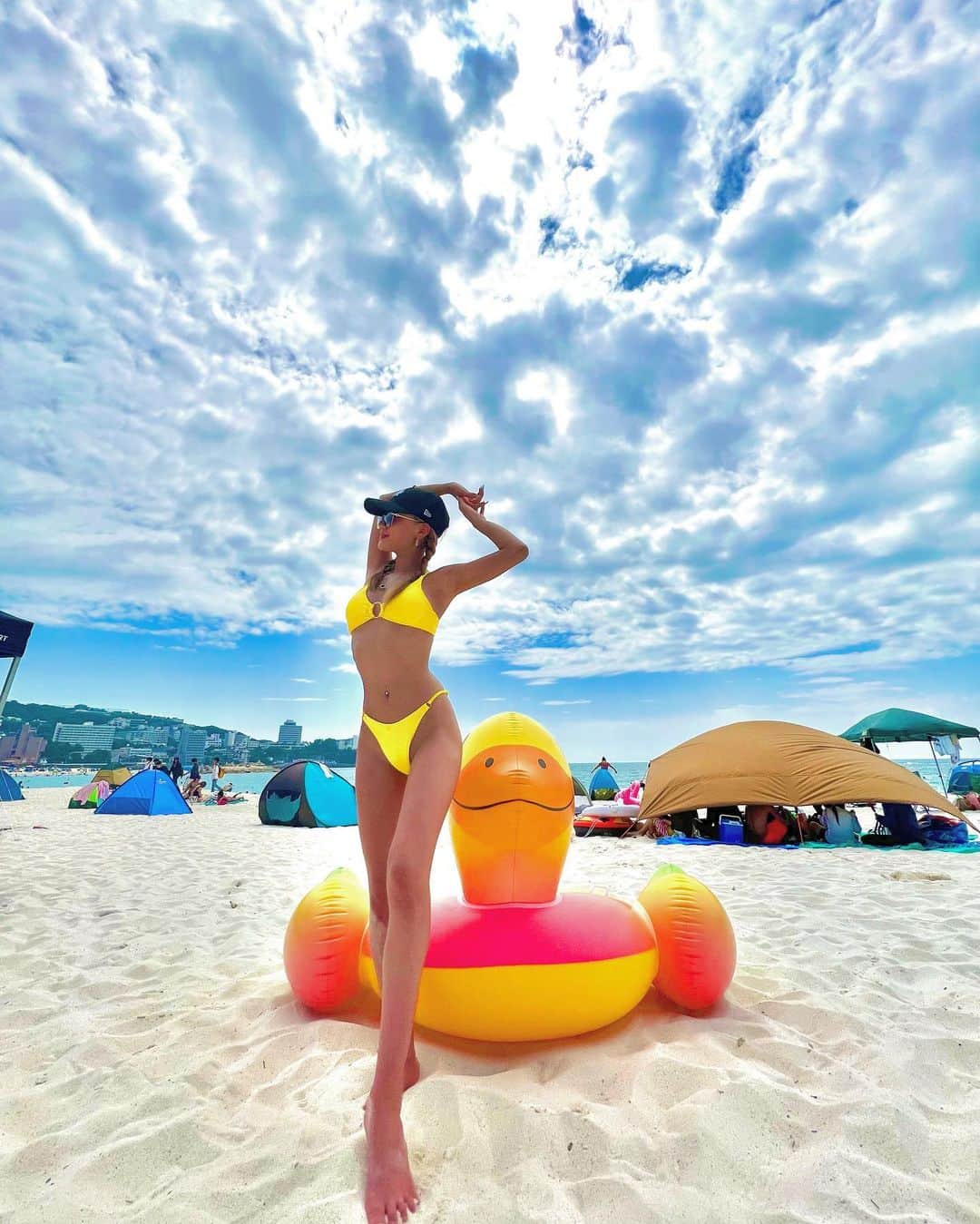 MIKUさんのインスタグラム写真 - (MIKUInstagram)「🍉🌈🌺🐠🍻🌻🍧 . #双子 #白良浜海水浴場 #bikini」8月13日 17時16分 - miku_enamiku