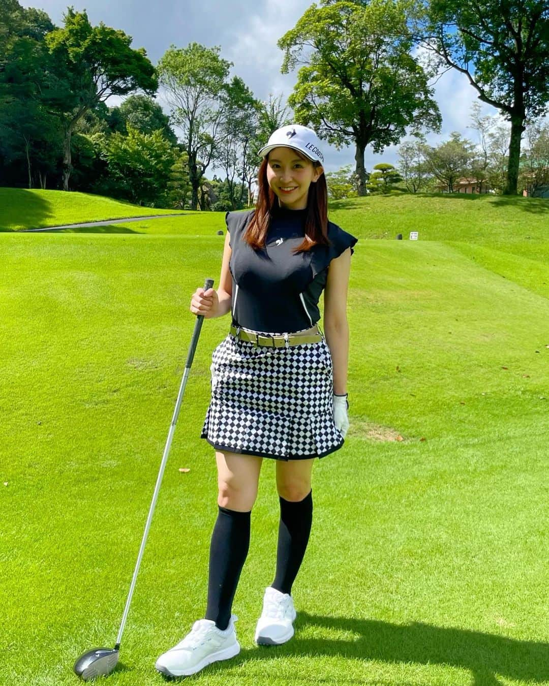 袴田彩会さんのインスタグラム写真 - (袴田彩会Instagram)「先日ゴルフデビューしました⛳️ これから練習頑張るぞ〜！ 伸び代のみ！✨  ゴルフウェアって可愛いくてテンション上がる♡ 集めたくなるな〜🥰 @lecoqgolf_jp   #ゴルフデビュー #ゴルフウェア #ルコックスポルティフ #大栄カントリー倶楽部#ゴルフ女子」8月13日 17時52分 - ayae.ha