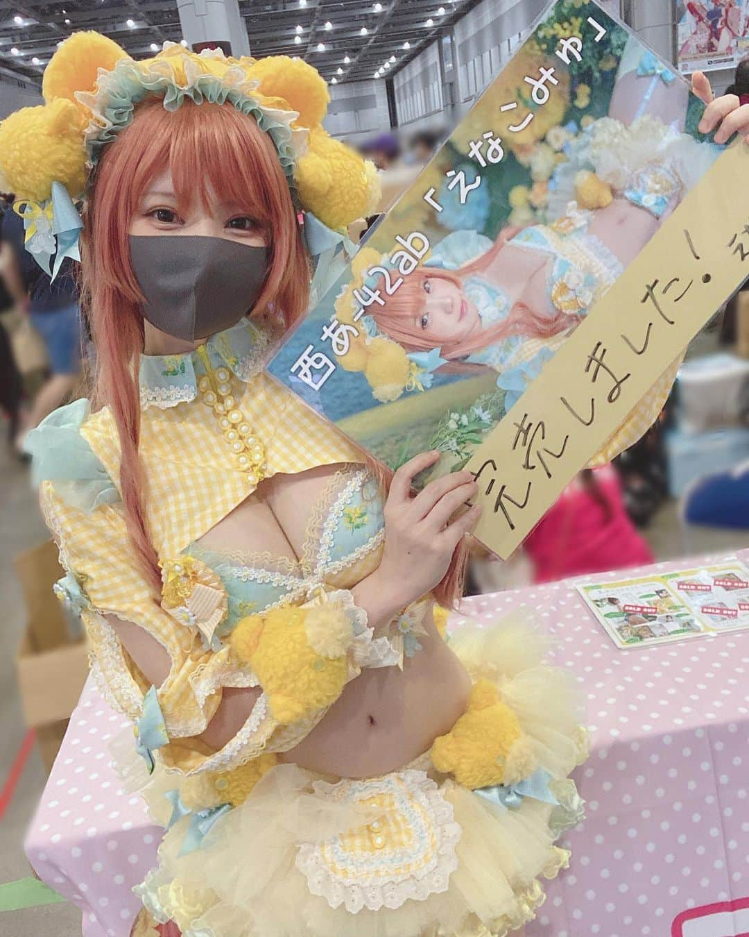 えなこさんのインスタグラム写真 - (えなこInstagram)「夏コミ1日目ありがとうございました🌼 完売でゲットできなかった方や行けなかった方のために 通販することにしたので是非ご利用ください🙇‍♀️✨  https://enako.shop/」8月13日 19時22分 - enakorin