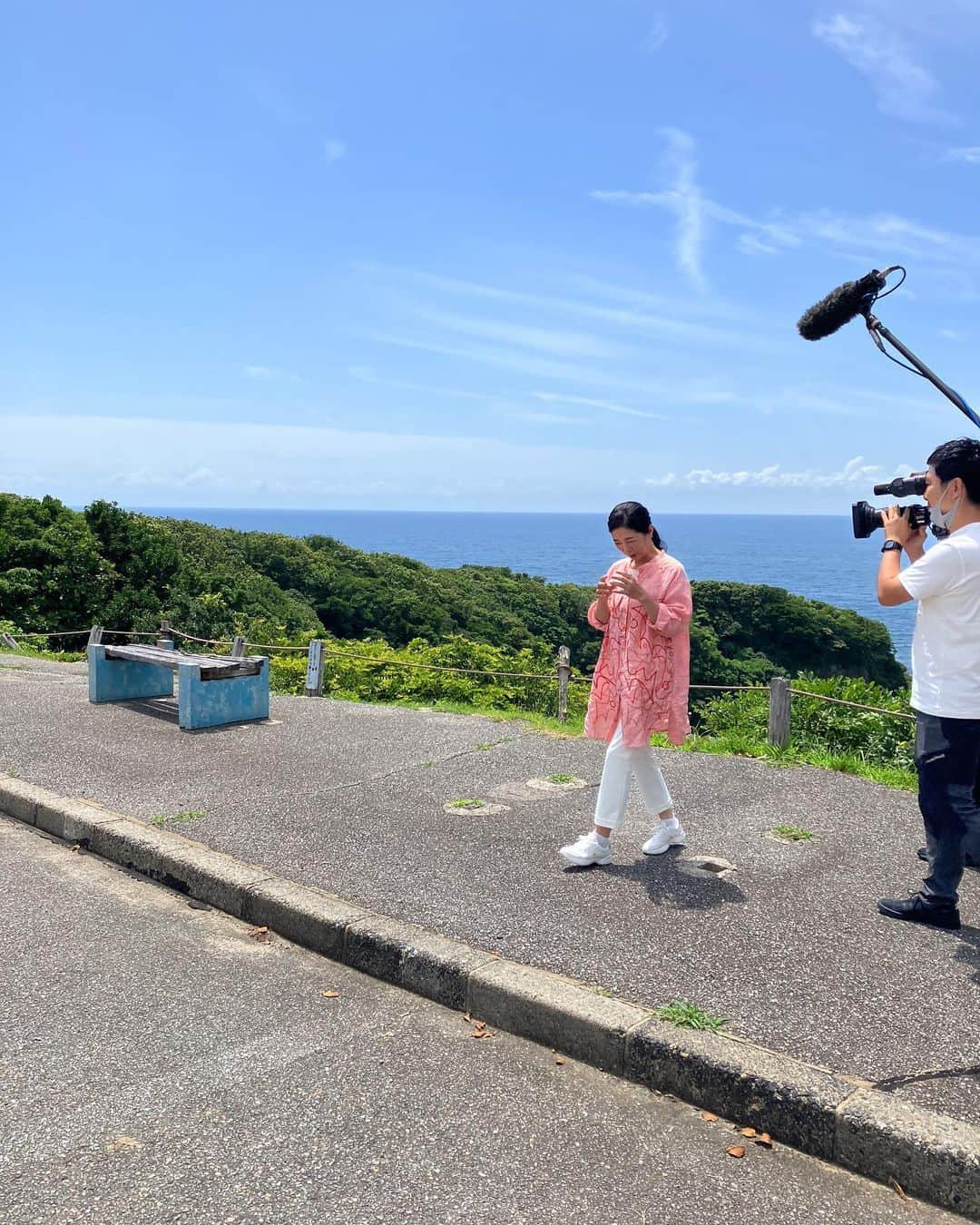 宮崎美子さんのインスタグラム写真 - (宮崎美子Instagram)「本日、15時から中京テレビ『迷って！巡って！大捜索！秘境の迷店ラーメン』が中部地方10県で放送されます。 中京テレビ、テレビ新潟、テレビ信州、静岡第一テレビ、山梨放送、北日本放送、テレビ金沢、福井放送。  ご覧になれる地域の皆様、是非、ご覧ください。  私は、石川県の能登まで美味しいラーメンを食べに行ってきました！  どんなラーメンか🍜、是非ご覧ください。  #ラーメン #中京テレビ #秘境 #迷店 #能登」8月14日 11時34分 - miyazakiyoshiko.official