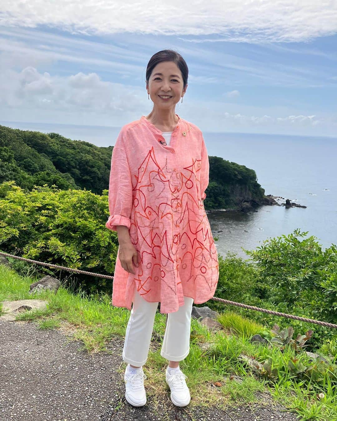 宮崎美子さんのインスタグラム写真 - (宮崎美子Instagram)「本日、15時から中京テレビ『迷って！巡って！大捜索！秘境の迷店ラーメン』が中部地方10県で放送されます。 中京テレビ、テレビ新潟、テレビ信州、静岡第一テレビ、山梨放送、北日本放送、テレビ金沢、福井放送。  ご覧になれる地域の皆様、是非、ご覧ください。  私は、石川県の能登まで美味しいラーメンを食べに行ってきました！  どんなラーメンか🍜、是非ご覧ください。  #ラーメン #中京テレビ #秘境 #迷店 #能登」8月14日 11時34分 - miyazakiyoshiko.official