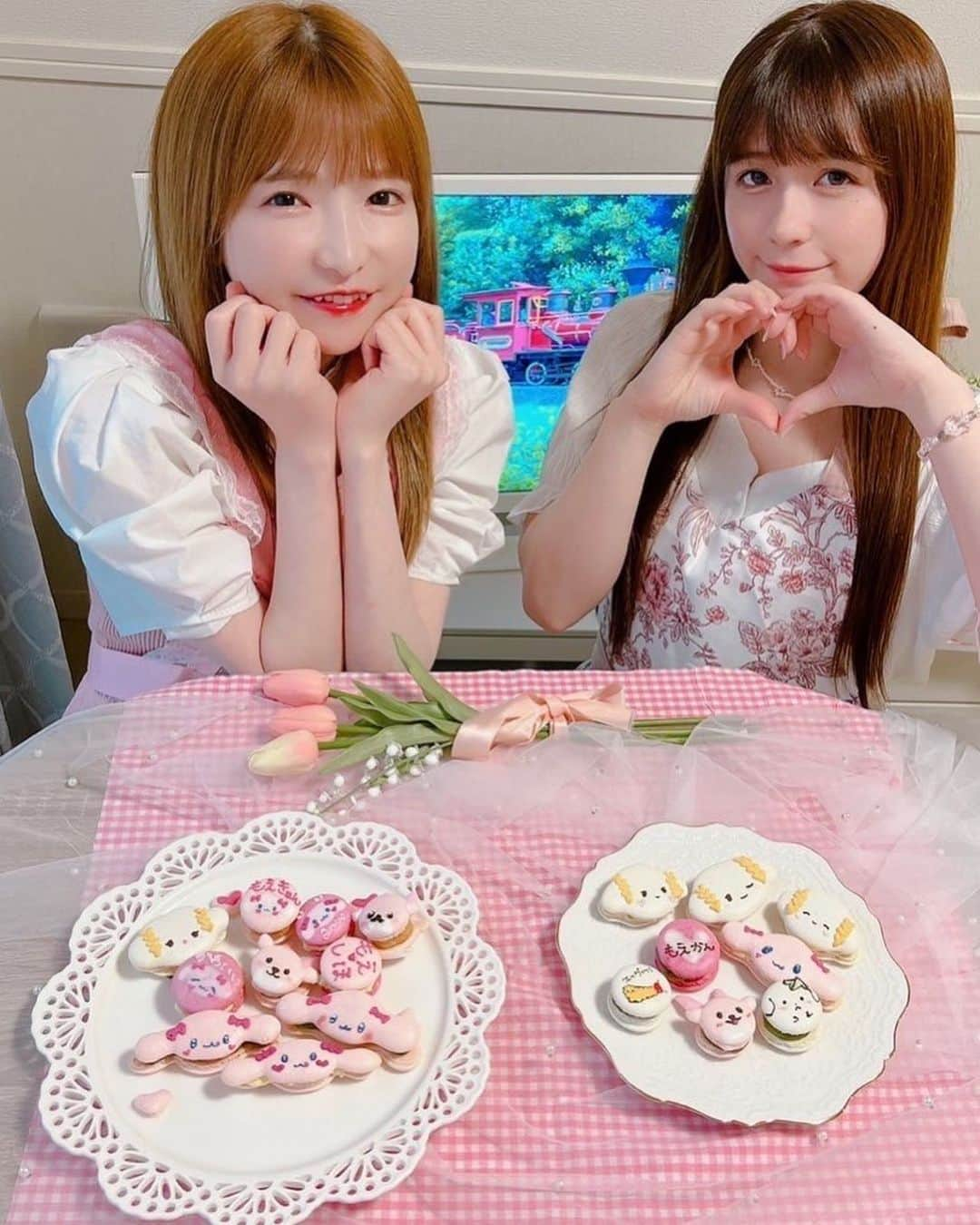 もえのあずきさんのインスタグラム写真 - (もえのあずきInstagram)「マカロン作り習ってきたよ🥰 今回も先生の教え方うまくてめちゃくちゃ可愛くできた🎀 @sidar_s2_kiki いつもありがとう💓  #マカロン作り#マカロン#マカロン教室 #アイシングクッキー #アイシングクッキー教室 #お菓子作り #お菓子教室  #もえかん#エラバレシ#もえあずシナモン #シナモン #こぎみゅん#イワシカ#エプロン#エプロン女子」8月14日 13時38分 - moeazukitty