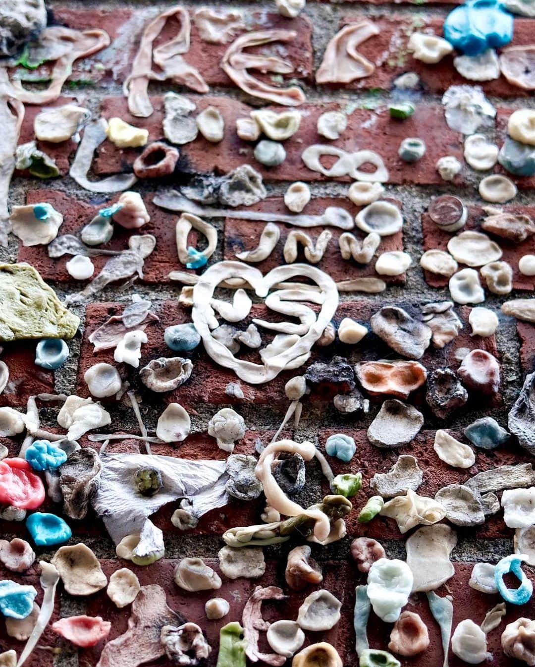 ジョンハンさんのインスタグラム写真 - (ジョンハンInstagram)「The Gum Wall🫧」8月14日 15時13分 - jeonghaniyoo_n