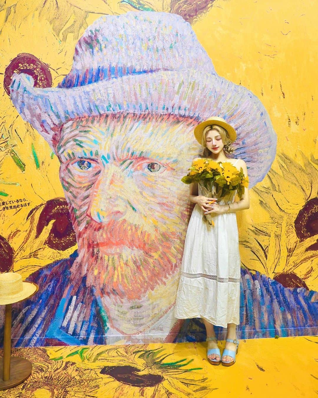 くまくまくまさんのインスタグラム写真 - (くまくまくまInstagram)「・ ファンゴッホ＆ひまわり🧸🌻  「僕には世界がこう見えるー」  体験型デジタル劇場は  6/18-11/27までガォ〜〜👒  #角川武蔵野ミュージアム#武蔵野#ファンゴッホ展#美術館#博物館#埼玉観光#所沢#体験型#ゴッホ#ゴッホ展#ファンタジー#芸術的#雰囲気推してください#雰囲気だけ#デジタルアート  #夏休みの過ごし方#フォトスポット#幻想的な世界#お出かけスポット#インスタ映え#映えスポット#幻想的#メルヘン#カメラ越しの私の世界#ひまわり#ひまわりイエロー」8月14日 17時48分 - dango_kuma