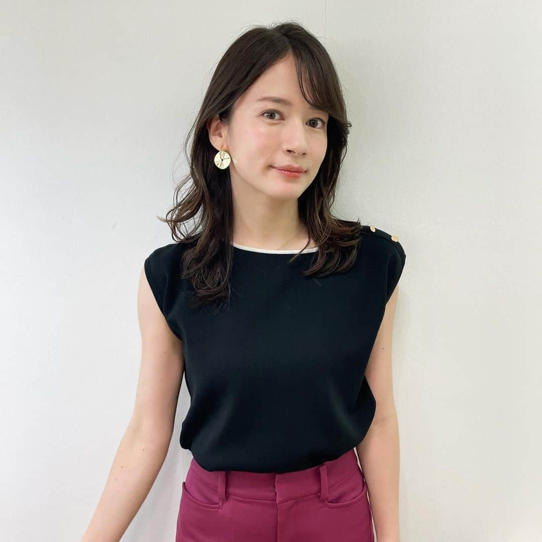 宇内梨沙さんのインスタグラム写真 - (宇内梨沙Instagram)「明日までお盆休みの方も 多いのでしょうか🎐  実家に帰ってローリーに会いたいけれども 暑くてお家から出られない🫠  #アッコにおまかせ」8月14日 19時23分 - risaunai