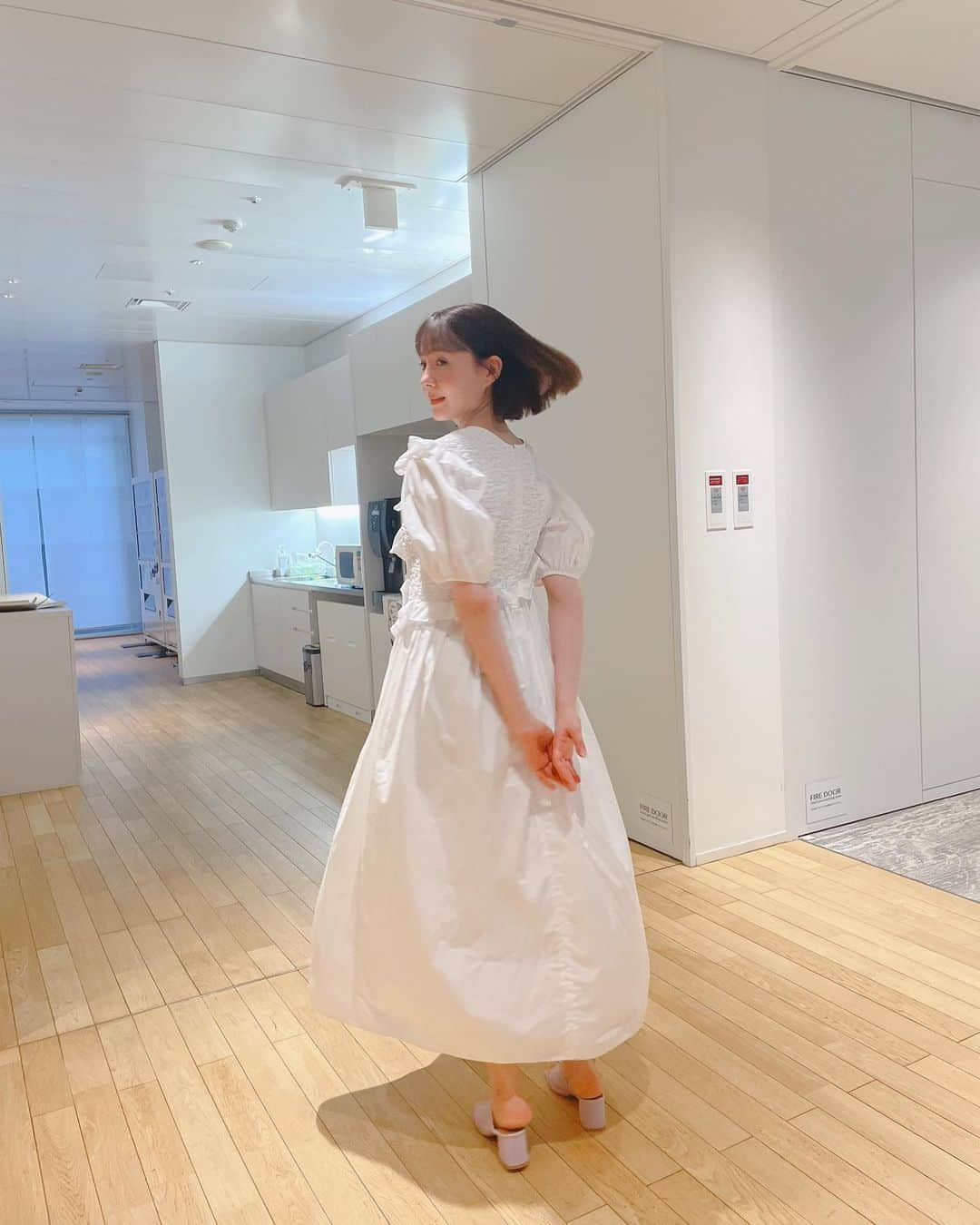 トリンドル玲奈さんのインスタグラム写真 - (トリンドル玲奈Instagram)「久しぶりのYouTubeアップしました🥰  今回は母と一緒に夏の紫外線対策やスキンケアについておしゃべり❤︎  実は母に教えてもらった事がきっかけでお互いどハマりしているスキンケアがありまして…今回はその全商品が当たるキャンペーンも🤭  ぜひぜひご覧ください☺️  母がいる撮影の日は 朝からるんるんでした💕」8月14日 19時29分 - toritori0123