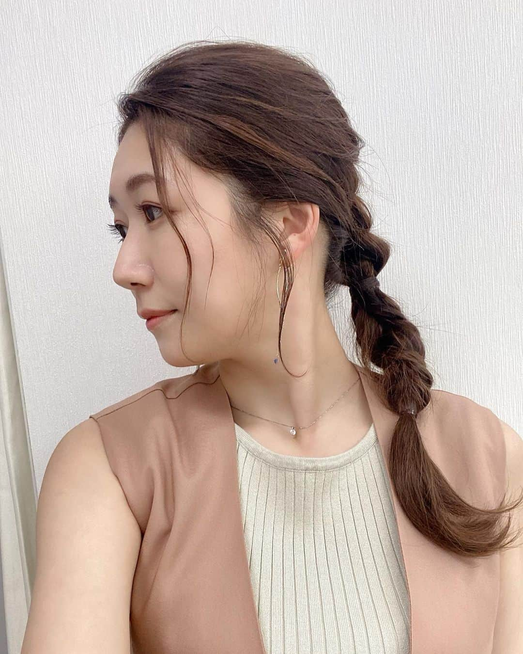 穂川果音さんのインスタグラム写真 - (穂川果音Instagram)「hairstyle  編み下ろしスタイルです😊  #hairstyle #hairarrange #編み下ろしヘア　#編み下ろしスタイル　#編み下ろしアレンジ　#アベプラ　#abema #穂川果音 #気象予報士　#weatherforecast #気象キャスター　#セントフォース」8月14日 20時34分 - hokawakanonn