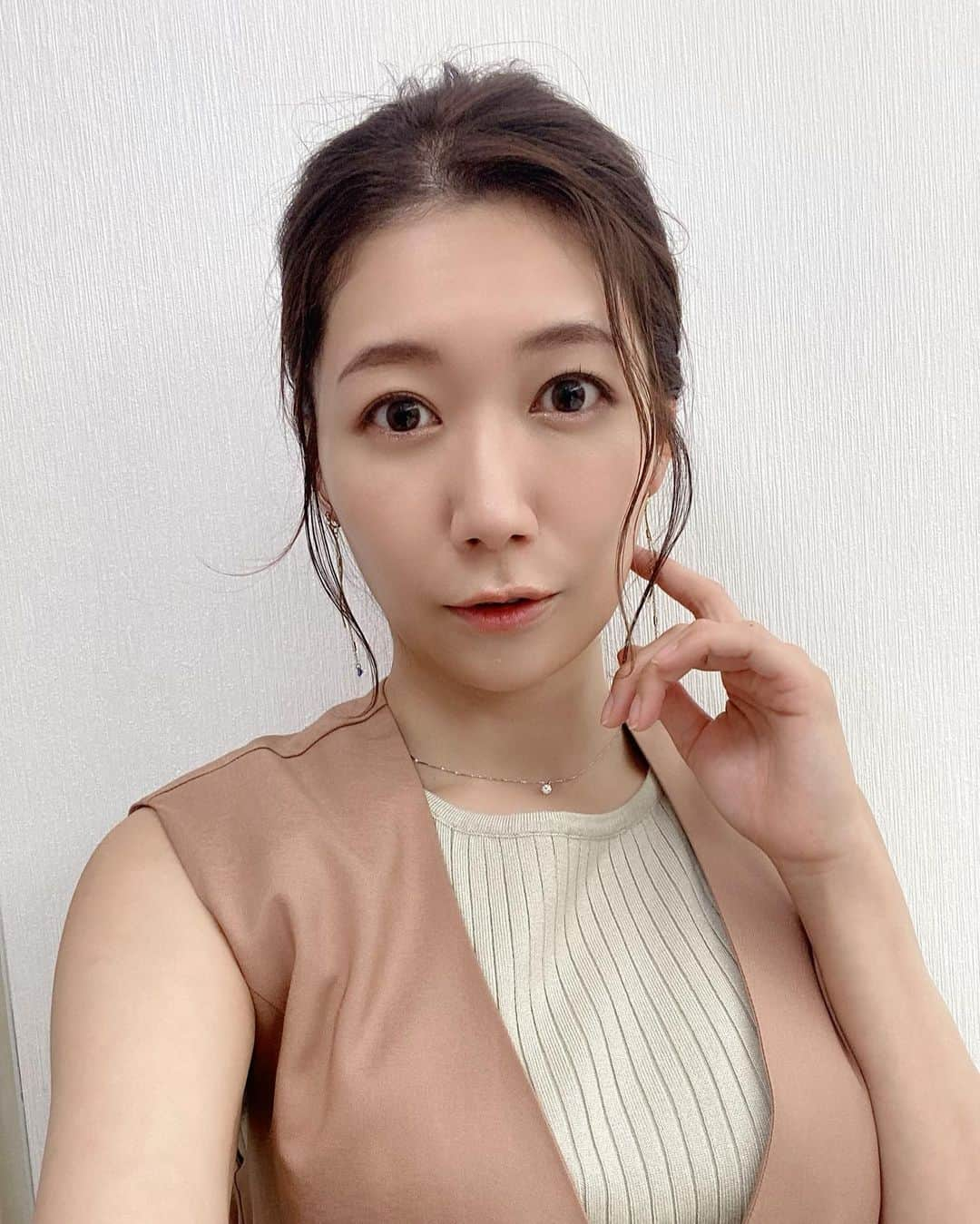 穂川果音さんのインスタグラム写真 - (穂川果音Instagram)「hairstyle  編み下ろしスタイルです😊  #hairstyle #hairarrange #編み下ろしヘア　#編み下ろしスタイル　#編み下ろしアレンジ　#アベプラ　#abema #穂川果音 #気象予報士　#weatherforecast #気象キャスター　#セントフォース」8月14日 20時34分 - hokawakanonn