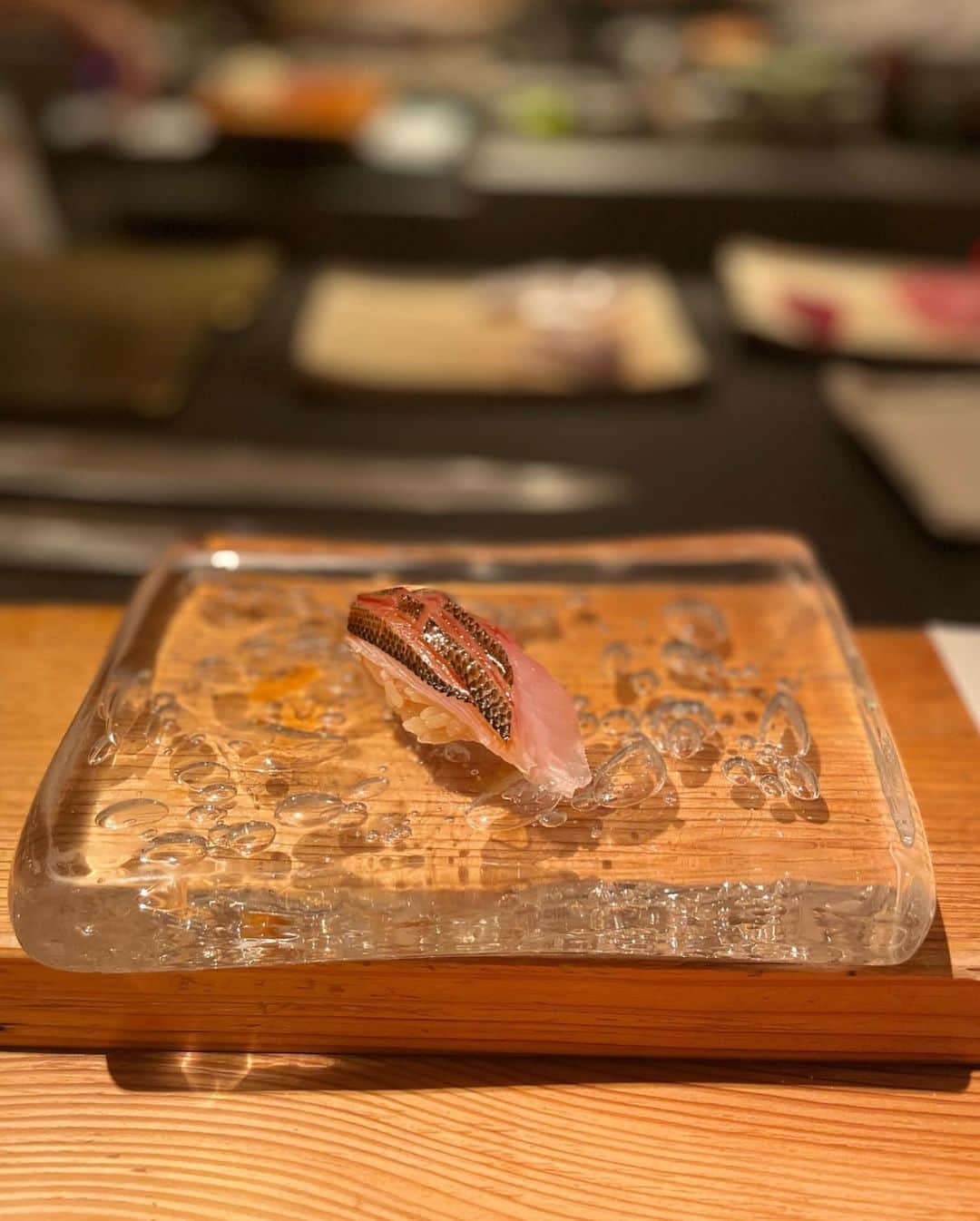 白戸ゆめのさんのインスタグラム写真 - (白戸ゆめのInstagram)「🍣 . 久々のお寿司は体に染みた🥺 おいしい思い出投稿✨ 頑張った自分にたまにはご褒美しないとです笑 . #鮨 #eat #麻布十番 #そびえたつエビ」8月14日 21時40分 - yumeno.s_