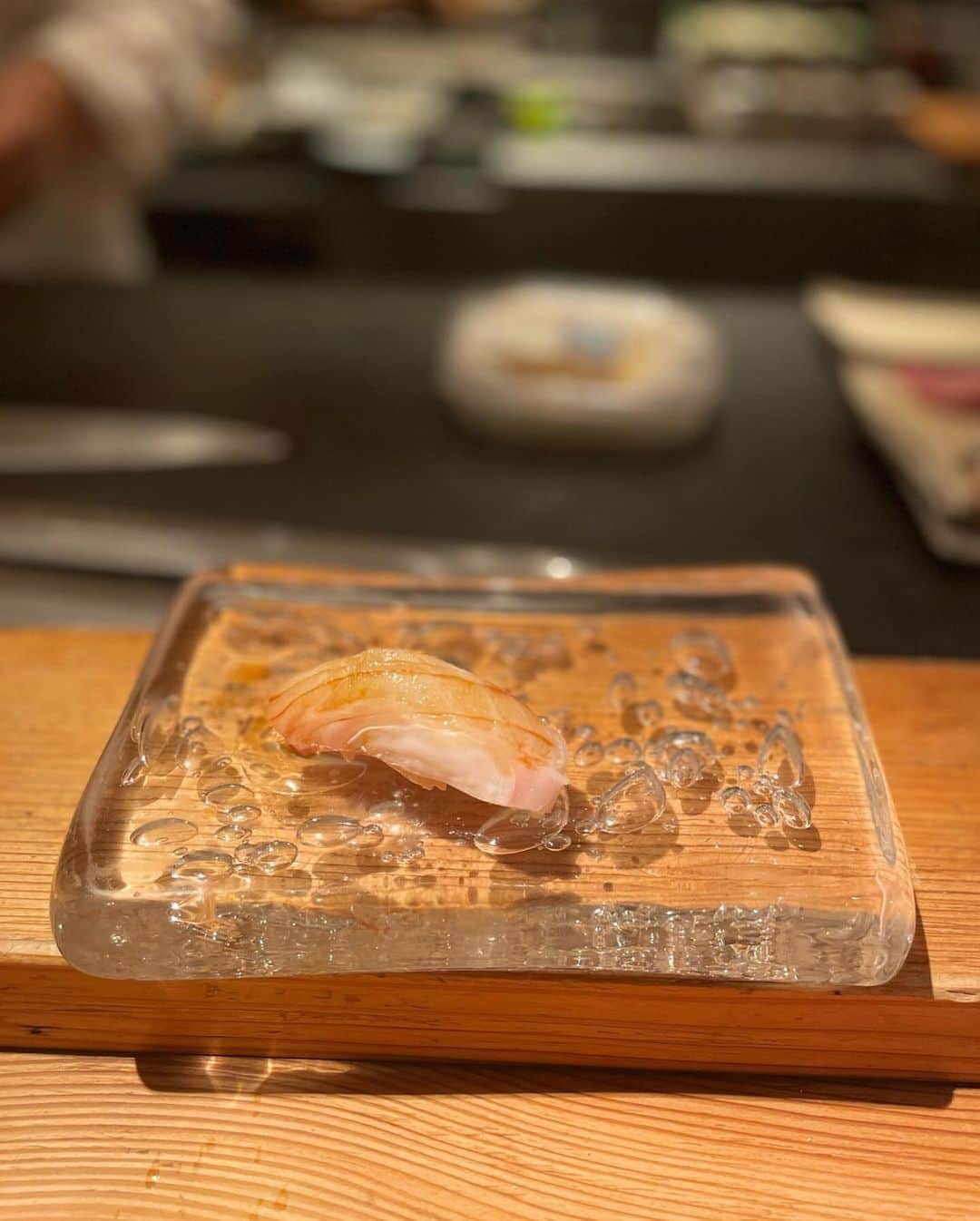 白戸ゆめのさんのインスタグラム写真 - (白戸ゆめのInstagram)「🍣 . 久々のお寿司は体に染みた🥺 おいしい思い出投稿✨ 頑張った自分にたまにはご褒美しないとです笑 . #鮨 #eat #麻布十番 #そびえたつエビ」8月14日 21時40分 - yumeno.s_