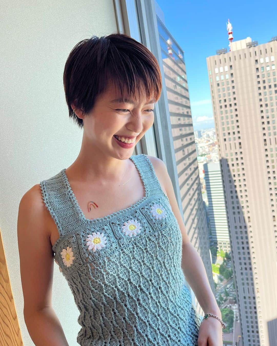 高橋春織さんのインスタグラム写真 - (高橋春織Instagram)「.  🌈  母が編んだトップス~🌼  力作すぎ~~~  #ハオリテキスタイル」8月15日 11時49分 - haoringo_official