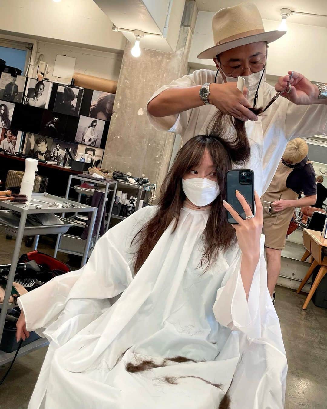 松島花さんのインスタグラム写真 - (松島花Instagram)「: おはようございます♡ ちょこっと前髪作りました♪笑 傷んでいる毛先を切るだけのつもりが 気分転換したくなって🤭  @hiramotokeiichi さんに切って もらいました✂️2wayなので、 以前のように前髪を無くすことも できます👌🏻(2枚目🤳🏻) : 8月も折り返しですね😳 今週もがんばりましょう♡ #goodmorning #monday  #月曜の花 #2wayバング  #今週もよろしくお願いします」8月15日 13時13分 - hana_matsushima_official