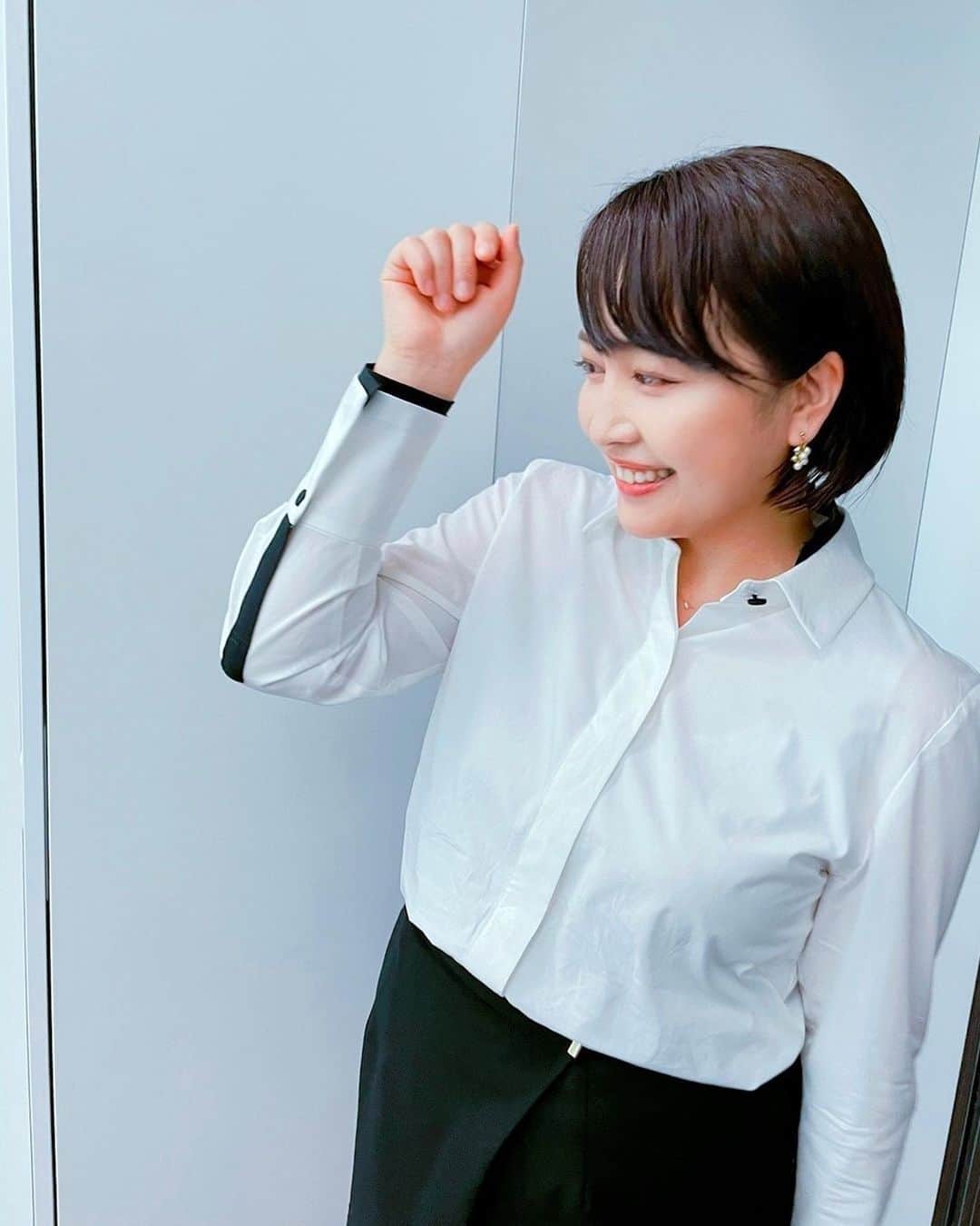 相内優香さんのインスタグラム写真 - (相内優香Instagram)「今日の衣装は袖に特徴のあるでデザインの白シャツでした👔 今週も頑張りましょう✊🏻✨  #モーサテ #モーニングサテライト shirt  #lanvin #ランバン」8月15日 15時43分 - yuuka_aiuchi