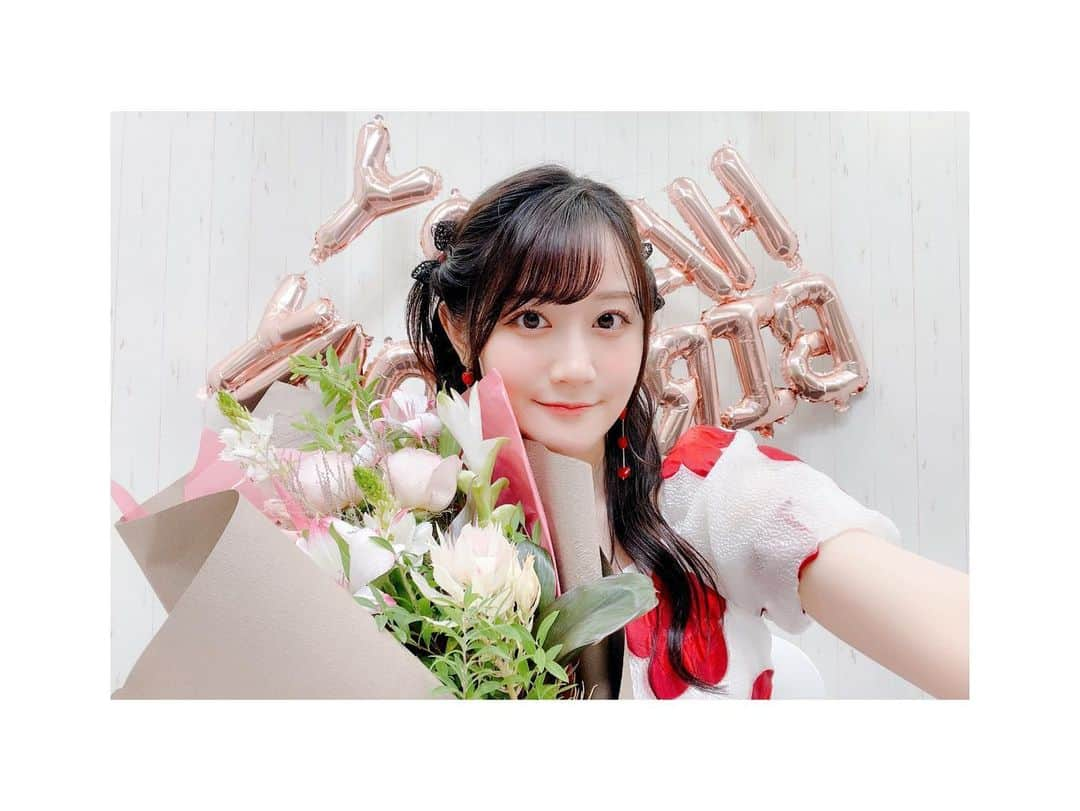 小倉唯さんのインスタグラム写真 - (小倉唯Instagram)「たくさんのお祝い、ありがとうございます。。☺️💐🙌  27歳も楽しみます〜( ´ ▽ ` )♡   #27thbirthday」8月15日 18時24分 - yui_ogura_official