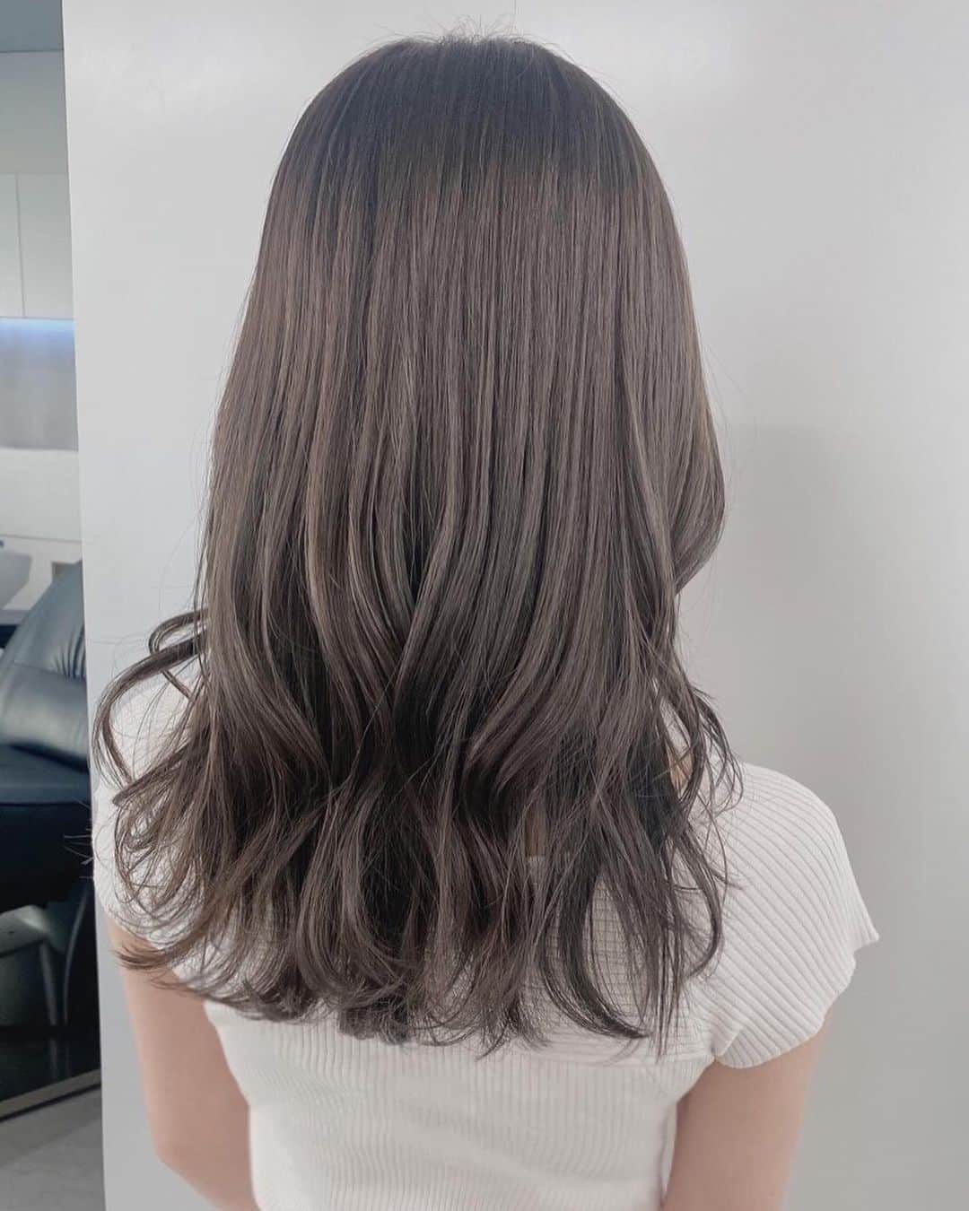 白戸ゆめのさんのインスタグラム写真 - (白戸ゆめのInstagram)「🖤 . お盆休みに 髪の毛をまた暗くしました✌️ 透明感がすごくて 色が抜けてもなお綺麗🥰 @teppei__hair」8月15日 19時40分 - yumeno.s_