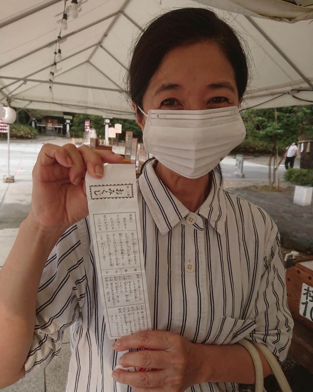 宮崎美子さんのインスタグラム写真 - (宮崎美子Instagram)「皆さん、こんばんは。  今日はお仕事で千葉県の櫻木神社に行きました。  お参りし、鯛おみくじを釣り、卵買って帰りました。  以上。  #櫻木神社 #鯛みくじ」8月15日 20時47分 - miyazakiyoshiko.official