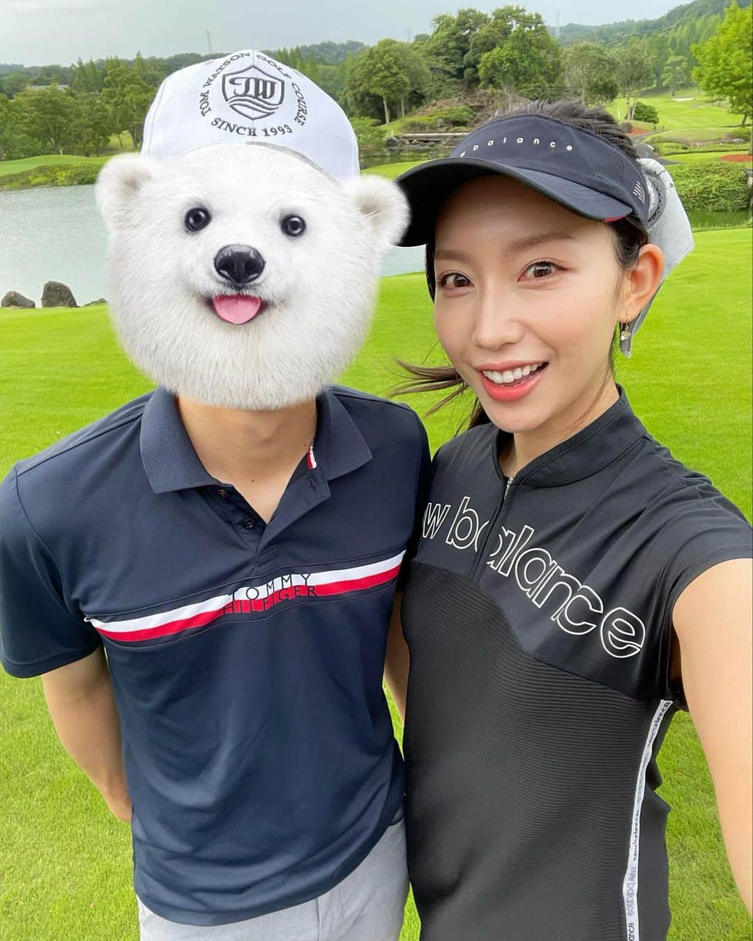 中島亜莉沙さんのインスタグラム写真 - (中島亜莉沙Instagram)「旦那さんとゴルフ⛳️ 1枚目は何に手を添えてるでしょう？  最近は白から回ってるのですが やっと赤だと物足りない気持ちが 分かってきた🥹🙌🏻やっとです🥹  ゴルフウェア  One-piece / Shoes / Visor @newbalancegolf_japan  Socks @archivio.official_online  Scarf @beamsgolf    #ごまいめ #正解はこちらでした  #newbalance #newbalancegolf  #golf #golfwear #sports #coordinate #ootd #outfit #golfswing  #家族ゴルフ #夫婦ゴルフ #夫婦生活 #ニューバランスゴルフ #ゴルフ #ゴルフ女子 #スポーツ女子 #ゴルフウェア #スポーツウェア #ゴルフスイング #コーデ紹介 #골프　#골프여자　#尔夫球 #高尔夫」8月15日 21時53分 - arisan_days