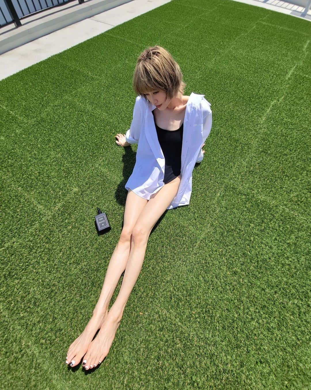山田優さんのインスタグラム写真 - (山田優Instagram)「@goodtime_treatment　の フットクリームを使った 脚のマッサージの仕方も 撮ってもらってたので載せておきまーす！！！  いつもこんな感じで 足の疲れ、むくみ取りだけは ちゃんとしていたりします。 片足1分とか簡単にですが...w  右足が細くなってるのわかるかな～⁉️  これ脚がスースーしてきてスッキリ！ マッサージの後に5分でも横になるのが 今の私の楽しみな時間だったりします。 お試しあれ♡♡♡」8月16日 11時58分 - yu_yamada_