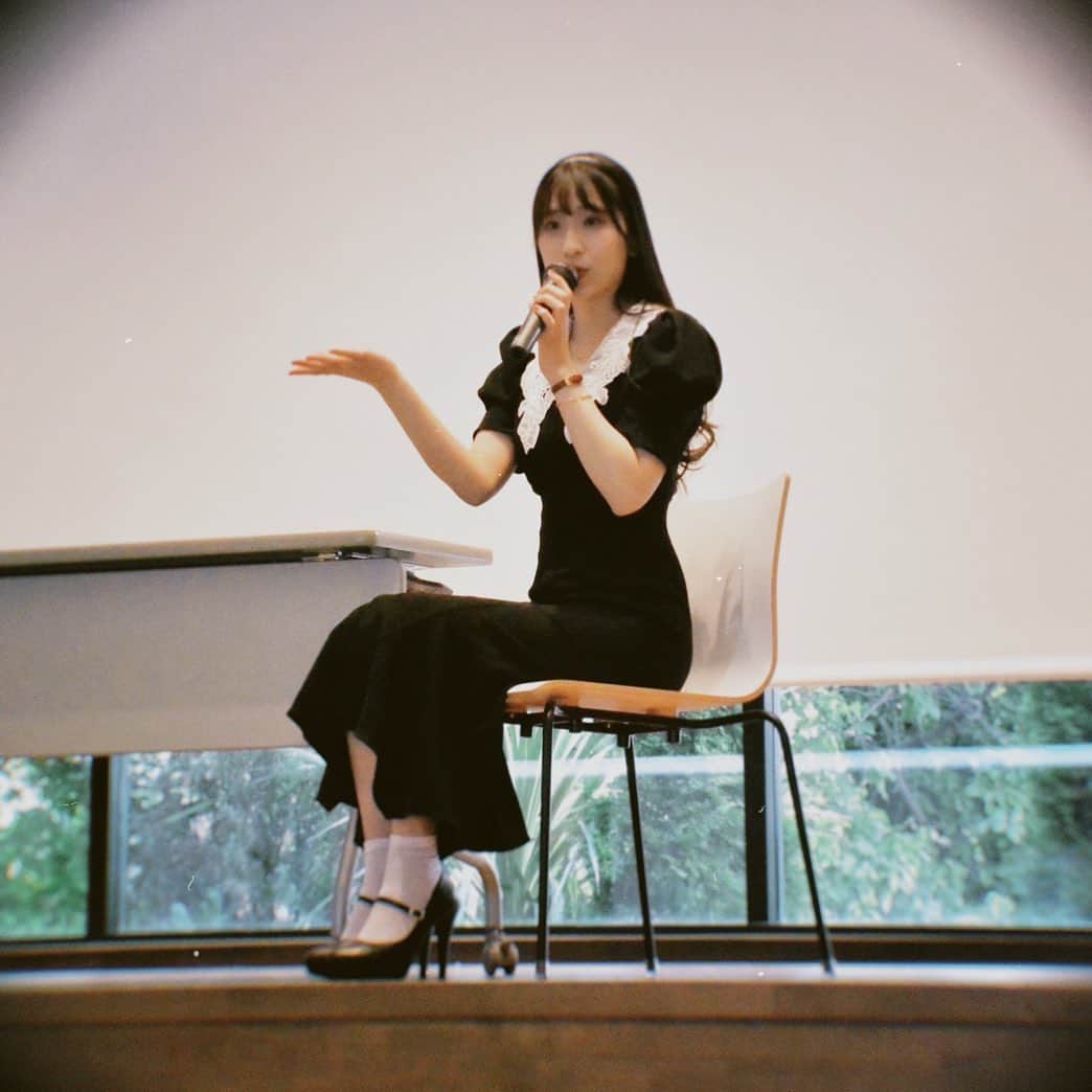 小見川千明さんのインスタグラム写真 - (小見川千明Instagram)「先日 熊本の #平成音楽大学 さんのオープンキャンパスで講演会と体験レッスンを行わせて頂きました🎼🎶 ⁡ 私の経験でしかお話出来ないですが、若い子達のお役に少しでも立てていましたら嬉しいなぁ⟡.· ⁡ このお写真は大学の先生が撮影してくださったもの。 私の顔面は相変わらずうるさい🙈💭笑」8月16日 12時29分 - chiaki_omigawa