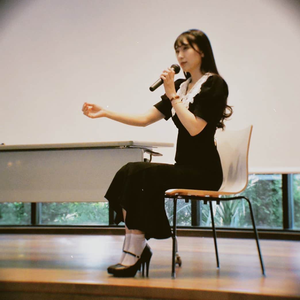 小見川千明さんのインスタグラム写真 - (小見川千明Instagram)「先日 熊本の #平成音楽大学 さんのオープンキャンパスで講演会と体験レッスンを行わせて頂きました🎼🎶 ⁡ 私の経験でしかお話出来ないですが、若い子達のお役に少しでも立てていましたら嬉しいなぁ⟡.· ⁡ このお写真は大学の先生が撮影してくださったもの。 私の顔面は相変わらずうるさい🙈💭笑」8月16日 12時29分 - chiaki_omigawa