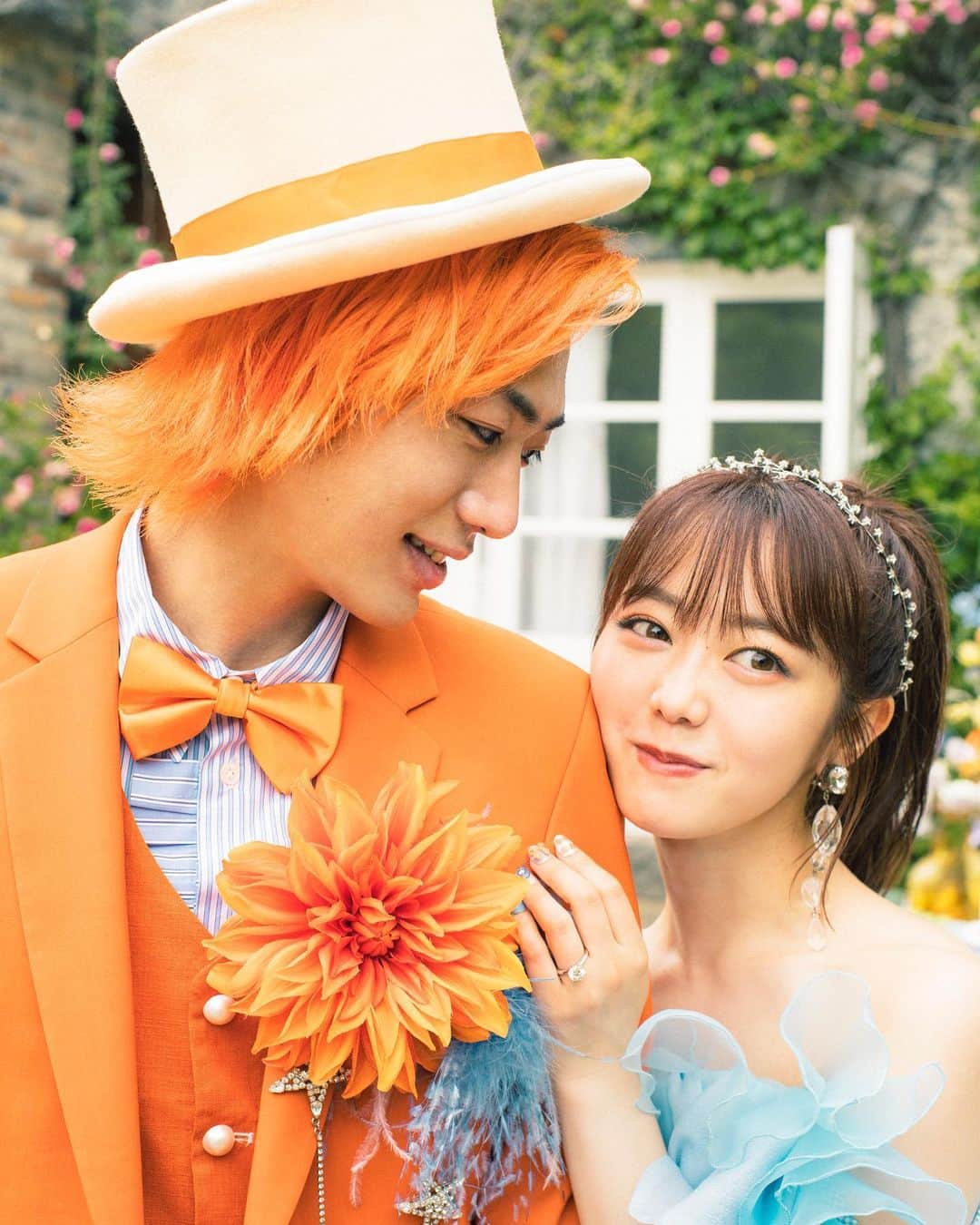 峯岸みなみさんのインスタグラム写真 - (峯岸みなみInstagram)「すでにご存知の方もいらっしゃると思いますが、いつも応援してくださっている皆様にご報告です。  ----------------------------------------------------  この度、私峯岸みなみは東海オンエアのてつやさんと結婚しました。  てつやさんは、ネガティブな私をいつも近くで励まし、前を向かせてくれる存在です。 彼に出会ってから毎日朝起きるのが楽しみになり、そんな日々を重ねていくうちに これからもずっと一緒にいたいと思うようになりました。 過去も、弱いところも、大きな心で受け止めてくれる彼の優しさがそばにあるだけで、 私は本来持っている以上の力を発揮できる気がしています。  このご縁に感謝して大切に育んでいきながら、 峯岸みなみとしてのお仕事にもこれまで以上に精一杯努めてまいります。  応援してくれている皆様、お世話になっている皆様のおかげで今の私があり、 今日このようなご報告ができることを嬉しく思います。 いつも本当にありがとうございます。  これまで2人を応援してくださったファンの皆様に安心して応援していただけるように いいところはそのままに、手を取り合って一緒に成長していきたいと思います。 これからも温かく見守っていただけると幸いです。  　　　　　　　　　　　　　　　　　　　峯岸みなみ  ----------------------------------------------------」8月16日 16時00分 - minegishi_31chan
