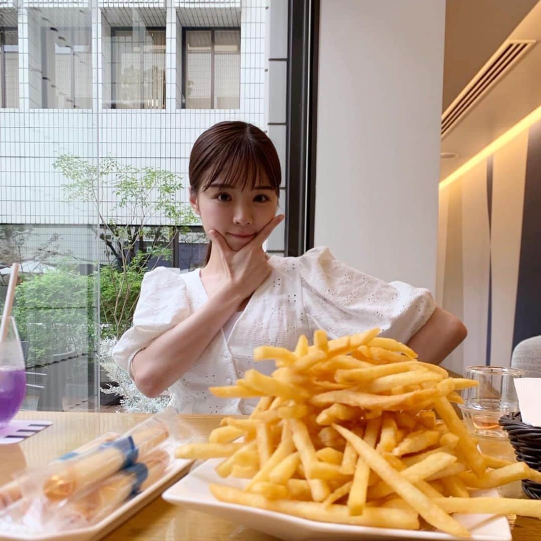 川村那月さんのインスタグラム写真 - (川村那月Instagram)「大好きな朱加さんと久しぶりに会えました😌💓  それも午前中からの美味しいスイーツ会🥹🍰（なんて贅沢♡）  表参道にあるヨックモック青山本店のカフェに初めて行ってきました🫶  かき氷や、桃のパフェ🍑もとても美味でした！  皆さんも是非行ってみて下さい♪  朱加さんと会えて幸せな1日でした☺️💙  #スイーツ会 #ヨックモック #浜崎朱加 選手 #RIZIN #MMA #表参道 #パフェ #スイーツ #ブルーブリックラウンジ」8月16日 18時30分 - kawamura_natsuki317