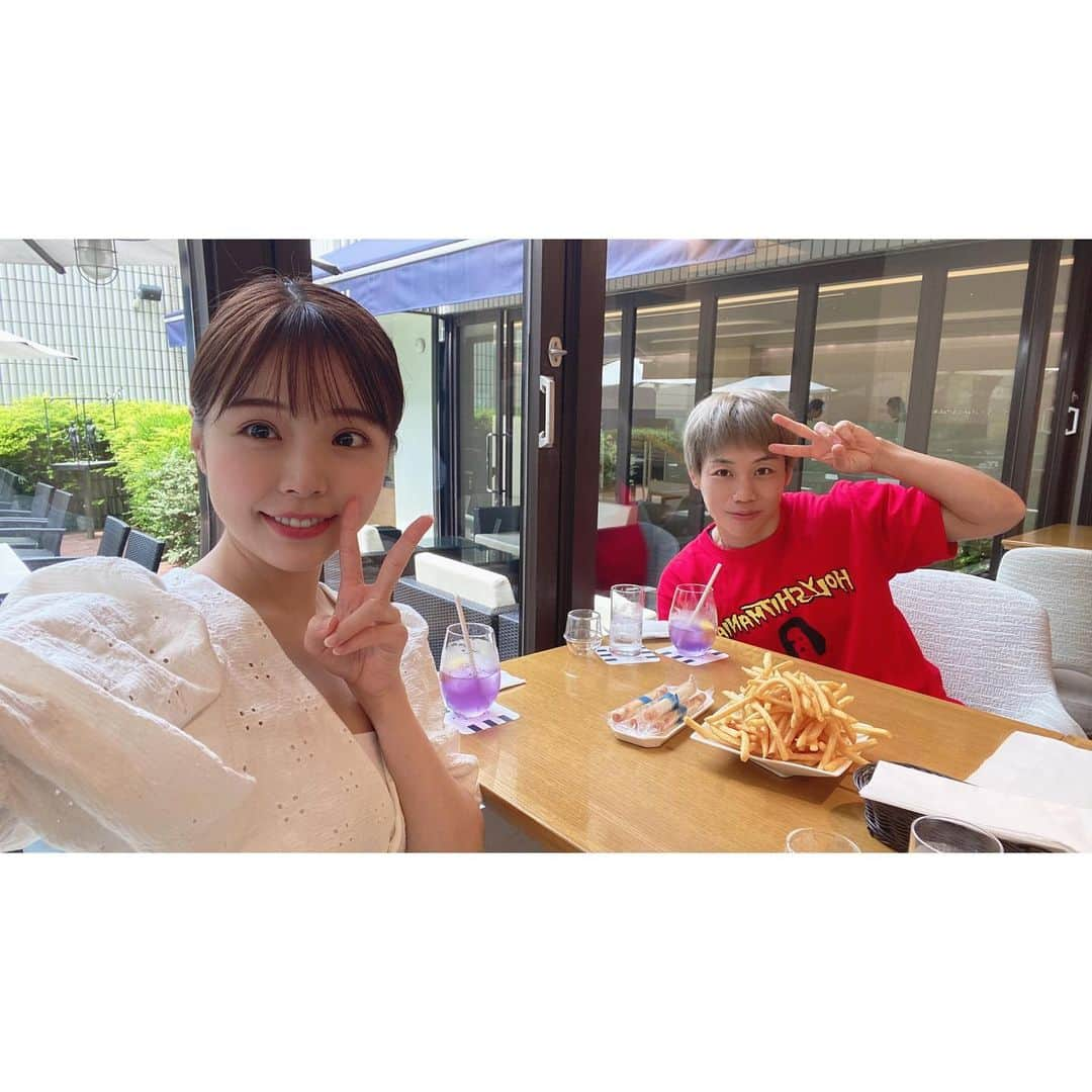 川村那月さんのインスタグラム写真 - (川村那月Instagram)「大好きな朱加さんと久しぶりに会えました😌💓  それも午前中からの美味しいスイーツ会🥹🍰（なんて贅沢♡）  表参道にあるヨックモック青山本店のカフェに初めて行ってきました🫶  かき氷や、桃のパフェ🍑もとても美味でした！  皆さんも是非行ってみて下さい♪  朱加さんと会えて幸せな1日でした☺️💙  #スイーツ会 #ヨックモック #浜崎朱加 選手 #RIZIN #MMA #表参道 #パフェ #スイーツ #ブルーブリックラウンジ」8月16日 18時30分 - kawamura_natsuki317