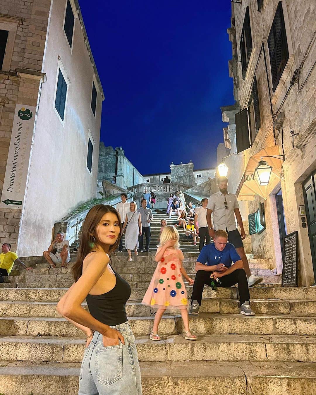 東野佑美さんのインスタグラム写真 - (東野佑美Instagram)「📍Dubrovnik, Croatia  夜のプラツァ通りはハリーポッターの世界だった🏰🌙  色々な映画のロケ地になってるみたいなので もし何の映画かわかったら教えてください🫣←  私がポッケに両手を入れるのは歩き疲れている証拠🤣 それでも歩き回りたくなるくらい素敵なところ🥹🤍  #海外旅行 #ヨーロッパ周遊 #クロアチア #ドゥブロヴニク」8月16日 20時00分 - yumi.higashino