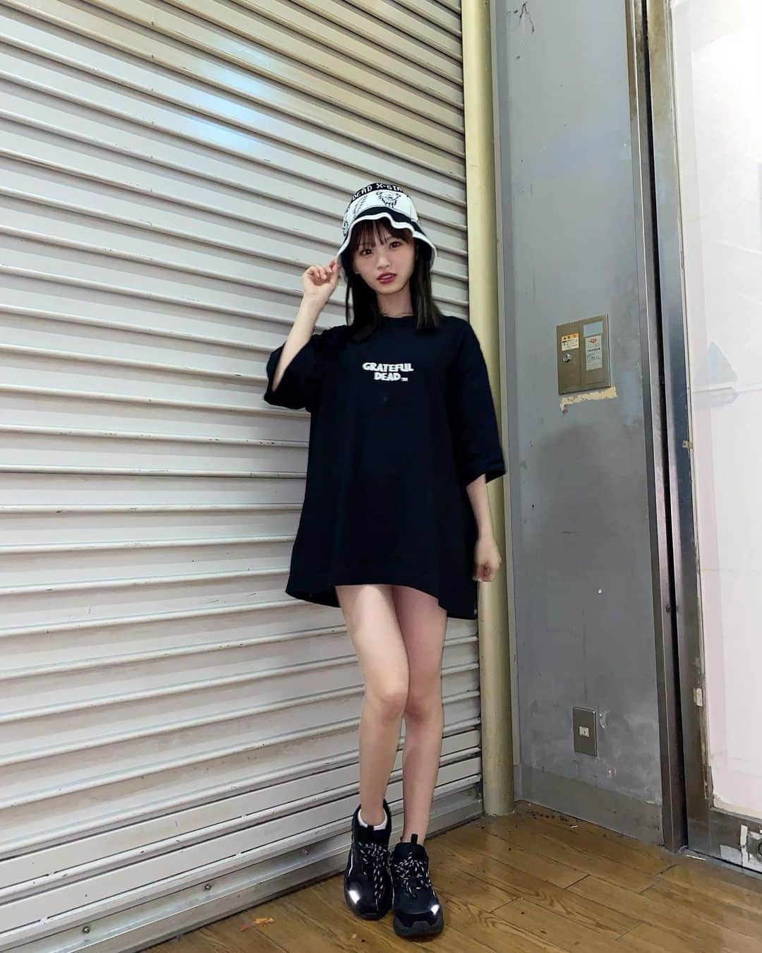 新澤菜央さんのインスタグラム写真 - (新澤菜央Instagram)「こういう雰囲気も好き？？？ ⠀ ⠀ ⠀ Tシャツも帽子もGRATEFUL DEADで合わせたのがポイント🧸  メンズのMサイズが1番可愛くオーバーに着れます（しんしん調べ）」8月16日 20時16分 - _shinshin_48