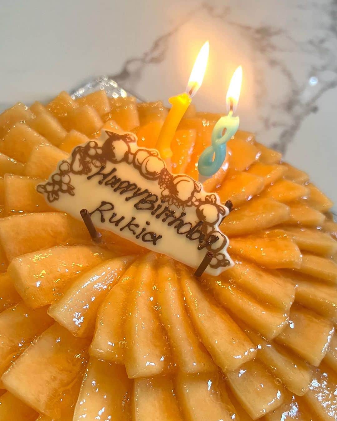 桃華絵里さんのインスタグラム写真 - (桃華絵里Instagram)「Happy 18th birthday 👦🏼💗  今年はメロンのケーキ🍈  2022.8.16   #happybirthday #son  #息子 #18歳 #成人」8月16日 22時09分 - _momoka828_