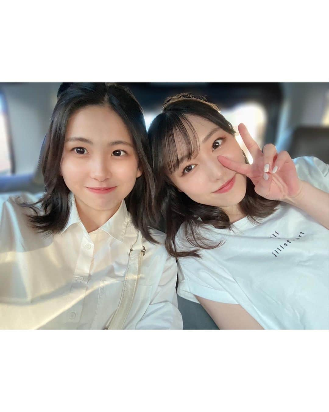 譜久村聖さんのインスタグラム写真 - (譜久村聖Instagram)「新メンバーの櫻井梨央ちゃんが初インスタ投稿しましたよ〜🎒🌸  て事で私も初めて撮った時の2Shot載せちゃうっ🤭✨  らいりーの好きなとこは… 可愛らしいおでこ🫶🏻  メンバーカラーはモーニング娘。史上初のミルクティー☕✧  #morningmusume22 #モーニング娘22 #morningmusume #モーニング娘 #譜久村聖 #櫻井梨央 #らいりー #新メンバー #16期  #車内待機中に撮影📸 #高校2年生 #JK #2shot #ミルクティー飲も」8月16日 23時07分 - mizuki_fukumura.official