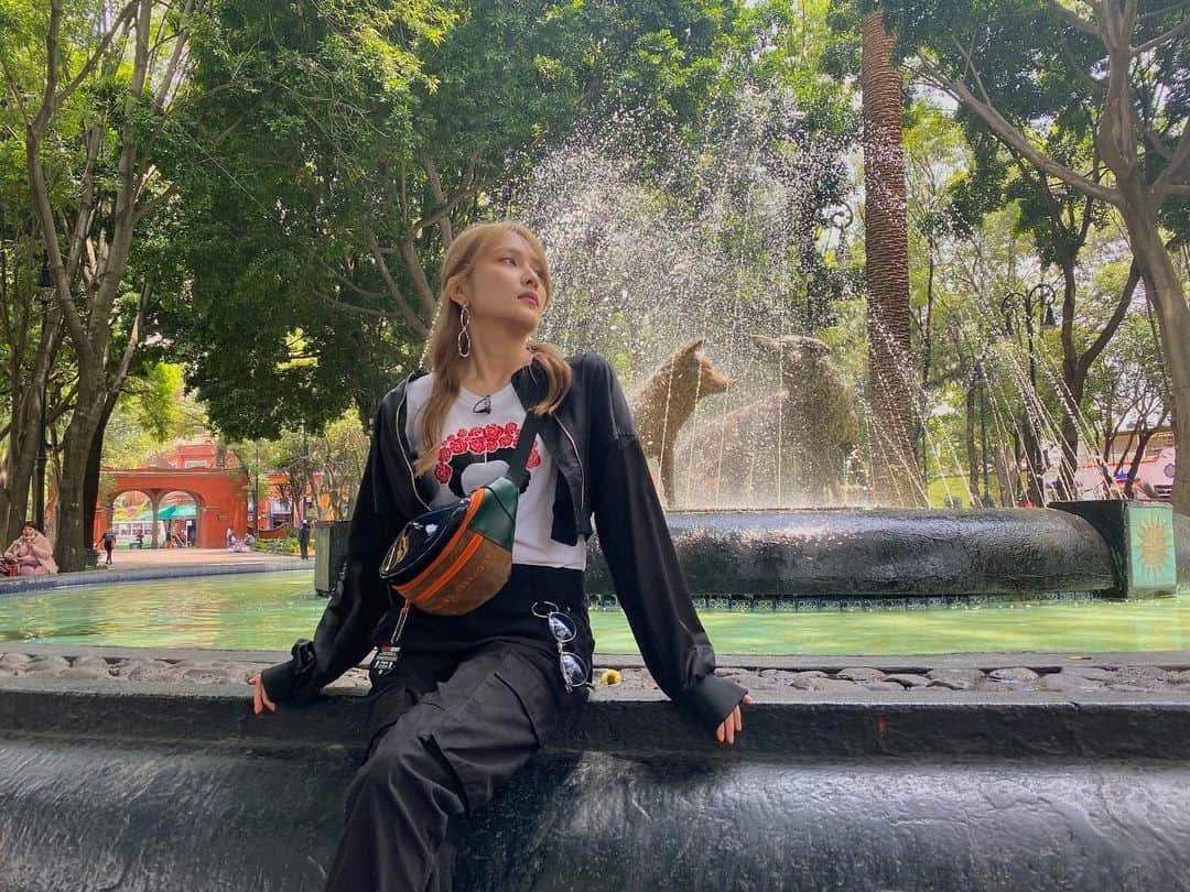 入山杏奈さんのインスタグラム写真 - (入山杏奈Instagram)「estando en Coyoacán, con mi playera favorita de Frida Khalo. 🎨🎶」8月17日 6時23分 - iamannairiyama